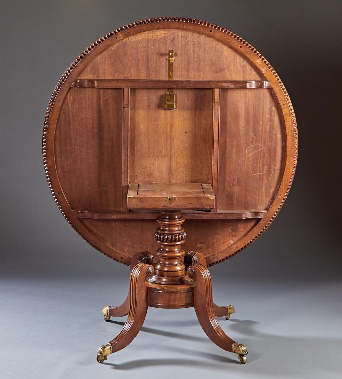 19th Century  English George IV Period Mahogany Carved and Inlaid Center Table In Good Condition For Sale In Woodbury, CT