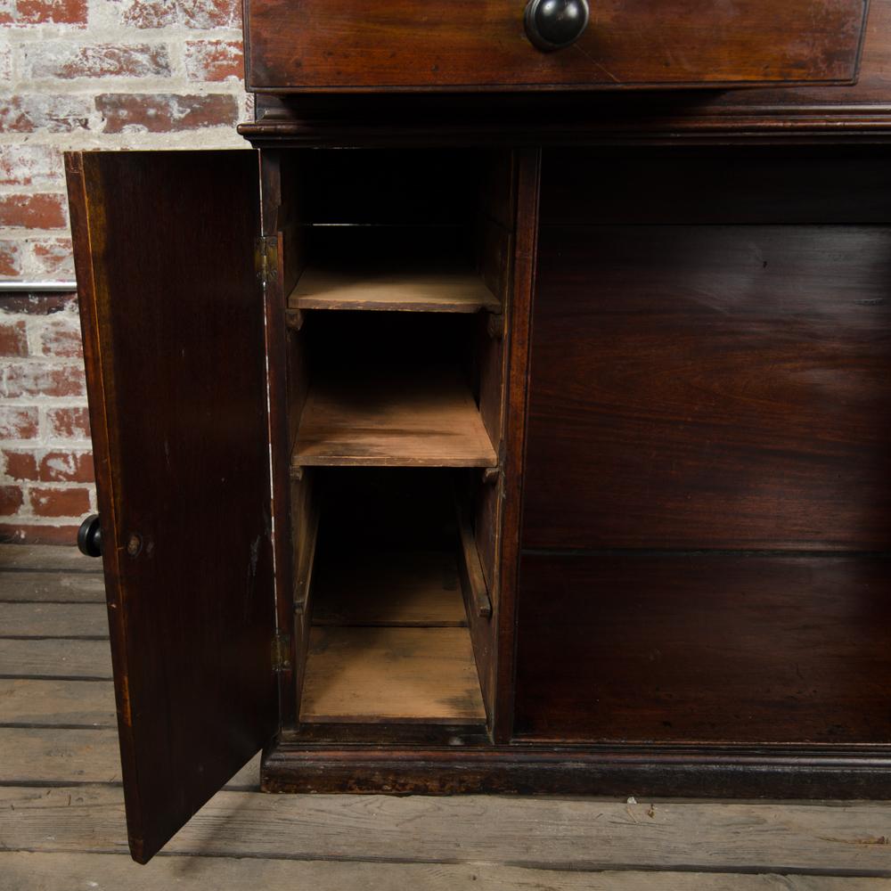 A 19th Century English Mahogany Kneehole Desk For Sale 4