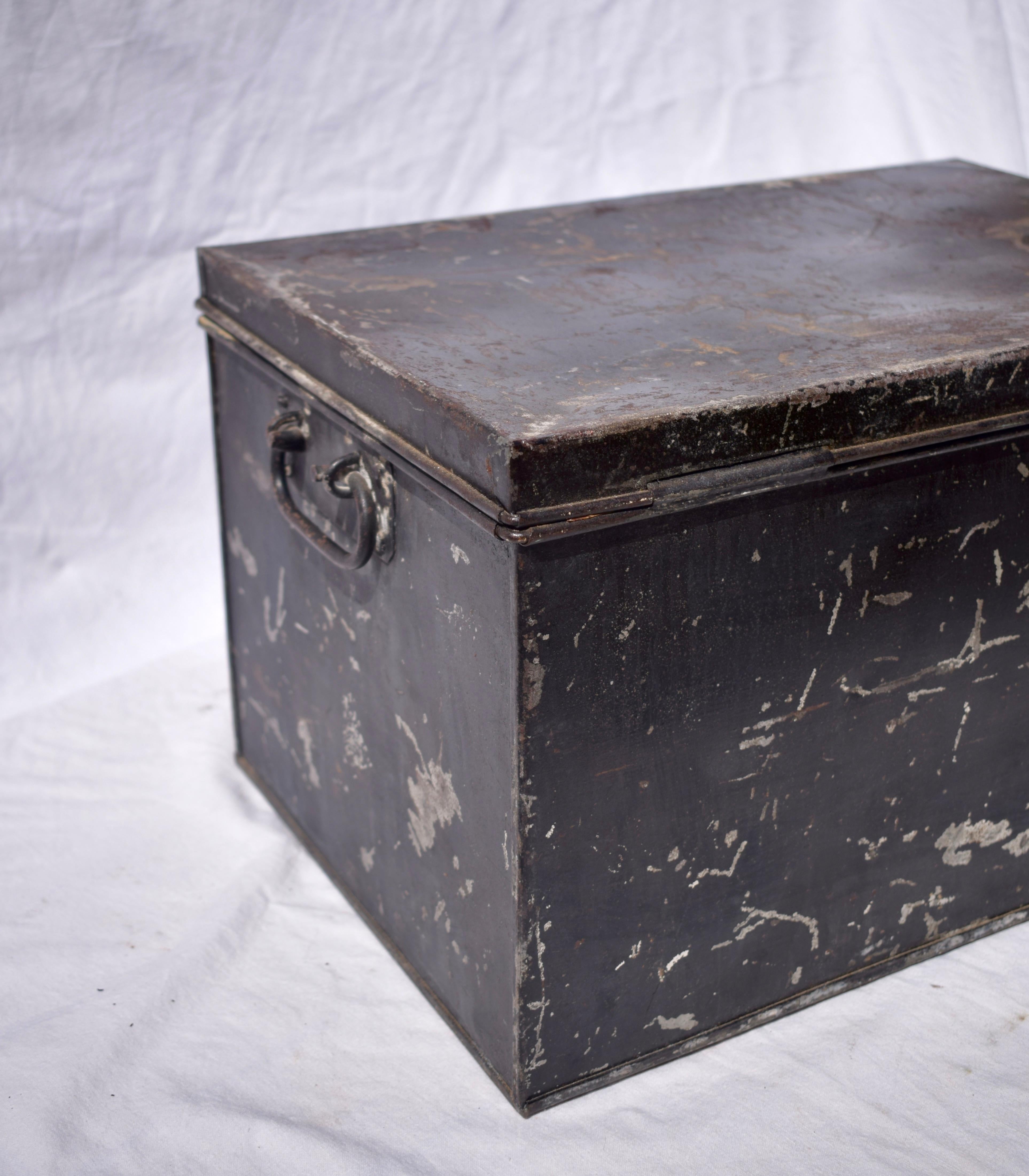 19th Century English Metal Deed´s Box 4