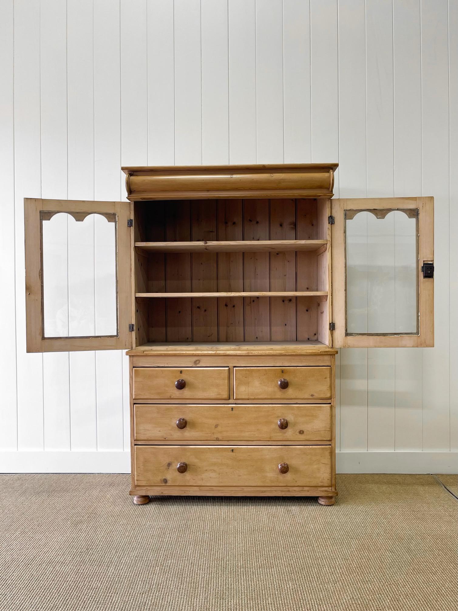 A 19th Century English Pine Bookcase Cabinet or Hutch In Good Condition For Sale In Oak Park, MI