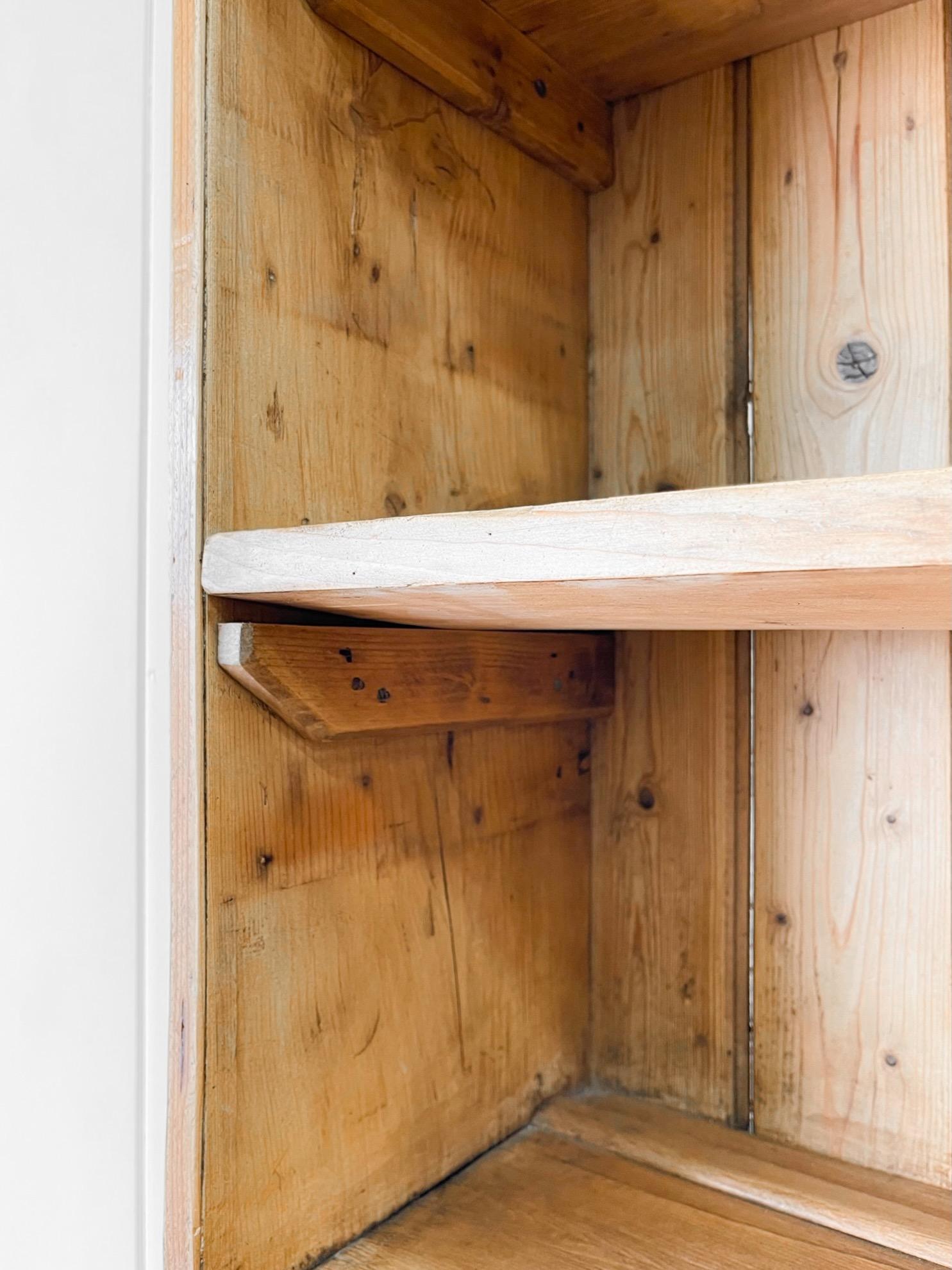 A 19th Century English Pine Bookcase Cupboard or Hutch In Good Condition In Oak Park, MI