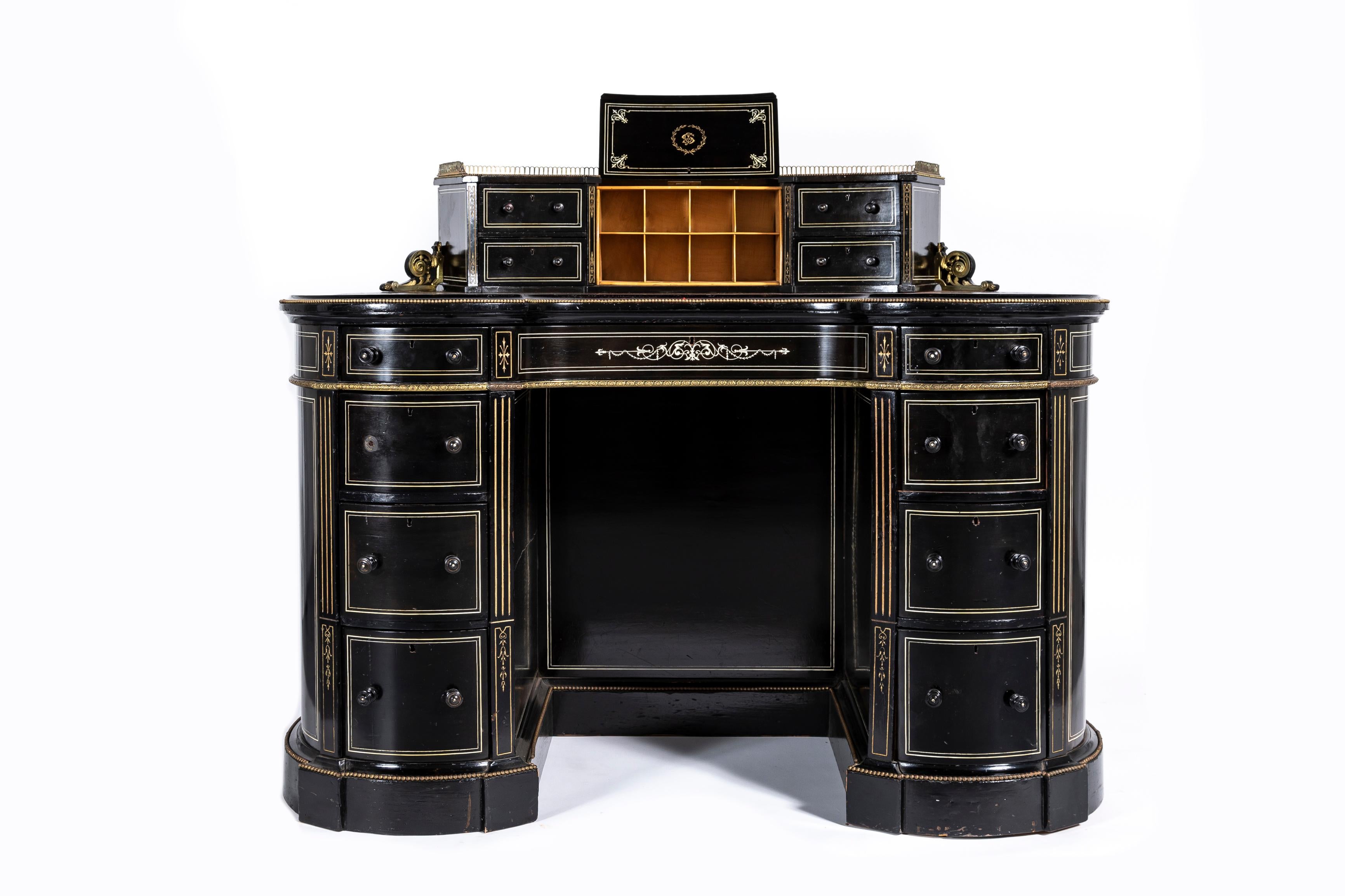 A 19. Jahrhundert Englisch Regency Nieren Form Schwarz Ebenholz Schreibtisch im Angebot 1