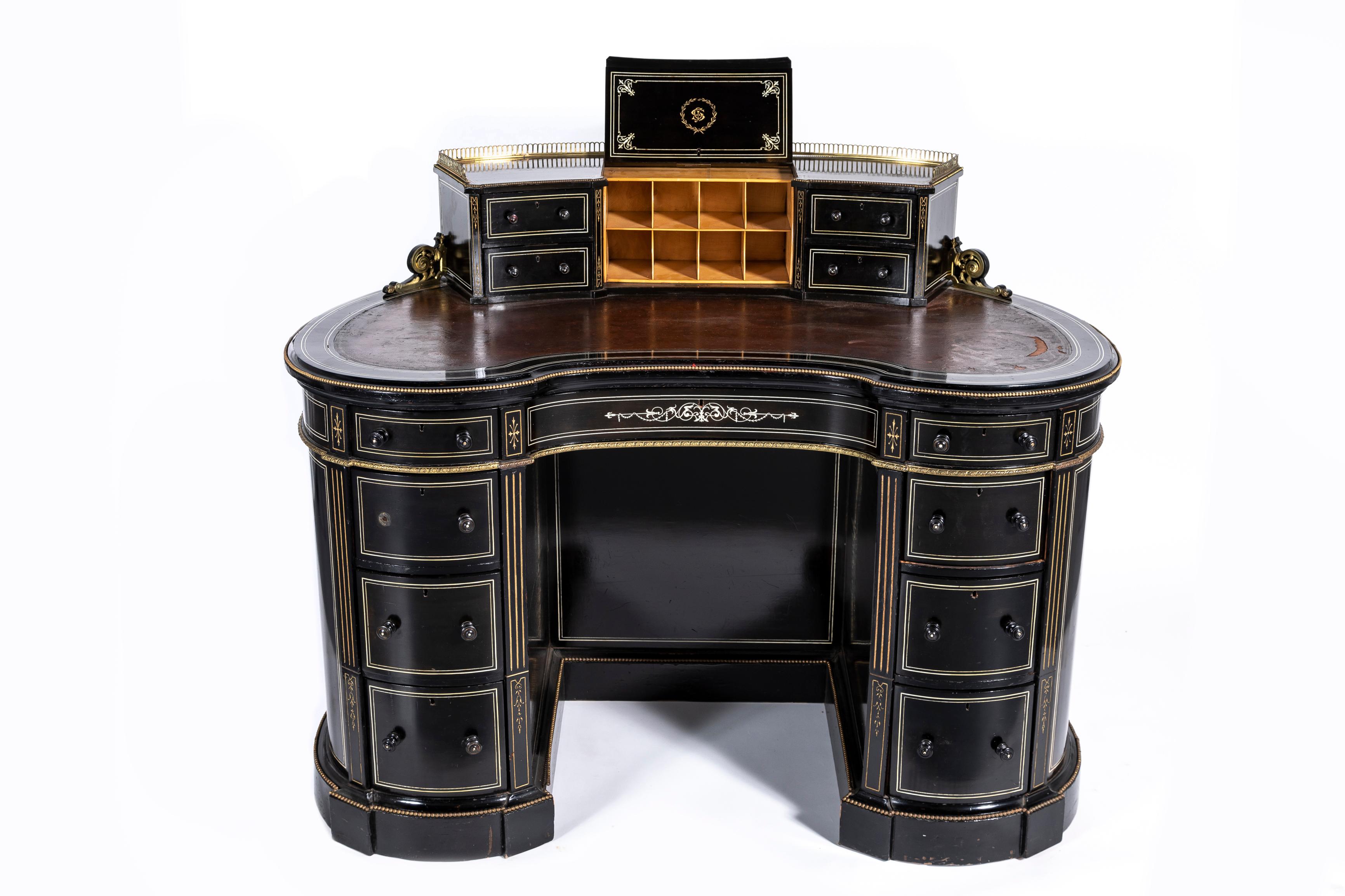 A 19. Jahrhundert Englisch Regency Nieren Form Schwarz Ebenholz Schreibtisch im Angebot 2
