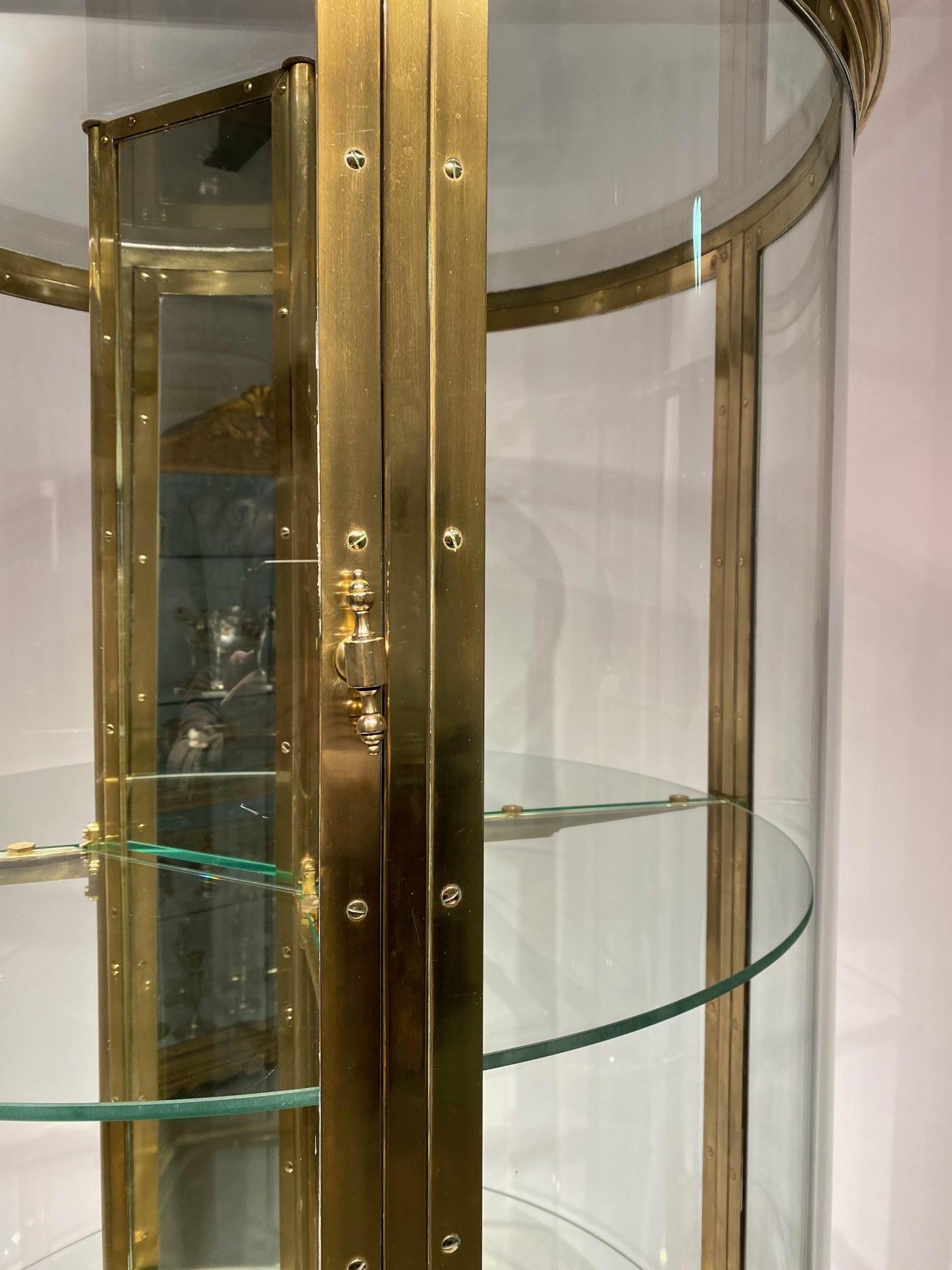 A very rare late 19th century English round freestanding 2 door brass
display cabinet with a beautifull parquet floor, mahogany base, 4 casters.
Glass shelves.



