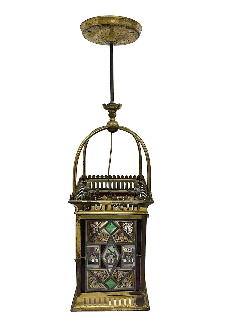 A 19th Century English stained glass Lantern In Good Condition For Sale In Delft, NL