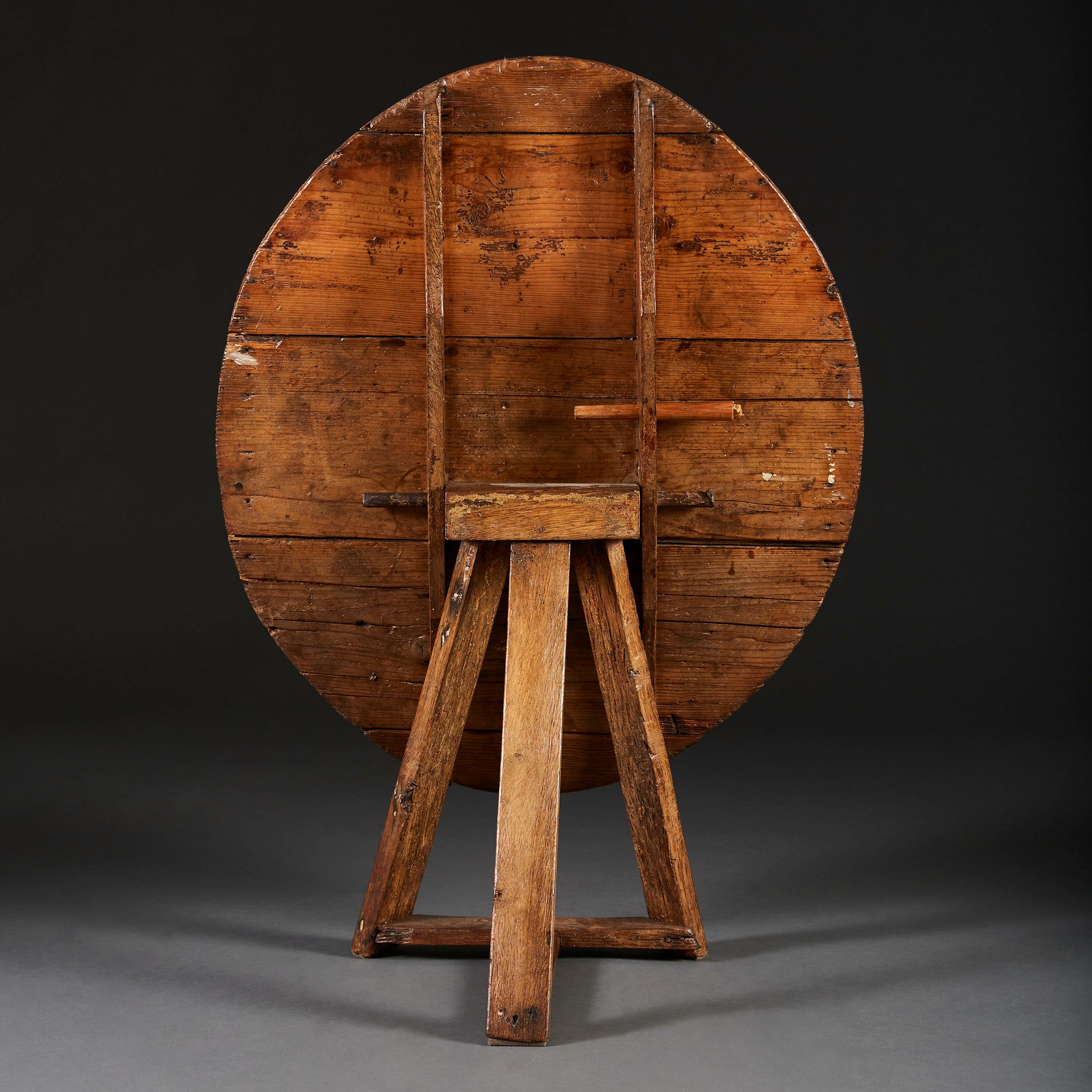 19th Century English Vernacular Pine Table with Tilt Top In Good Condition In London, GB