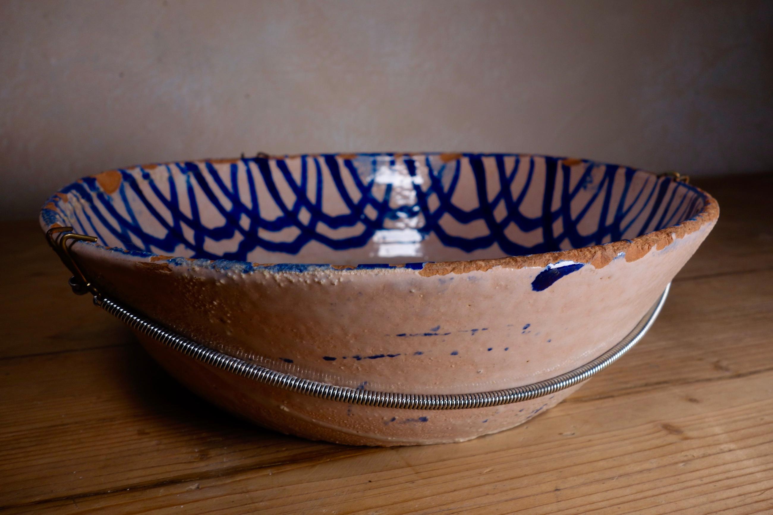 19th Century Fajalauza Spanish Ceramic Bowl Blue and White In Fair Condition In Basingstoke, Hampshire