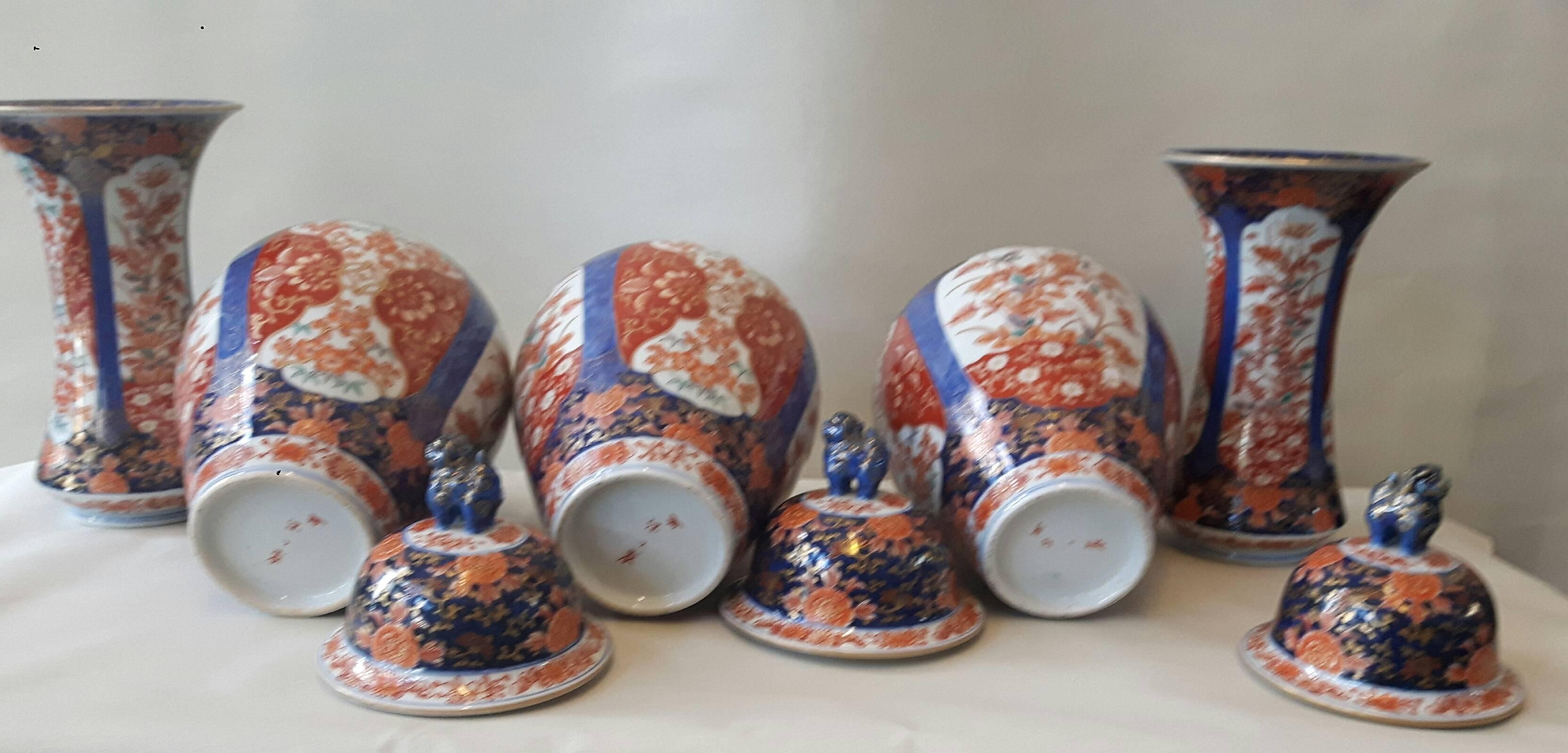 An unusual five-piece garniture of Imari porcelaine signed by 