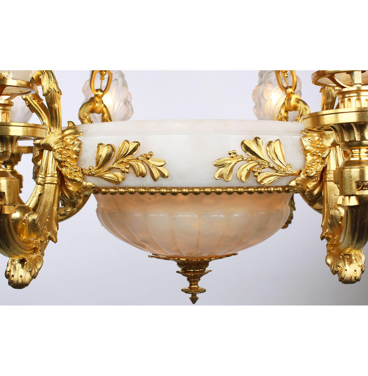 Franzsisch-russischer Kronleuchter im neoklassischen Stil des 19. Jahrhunderts aus Ormolu und Alabaster im Angebot 3