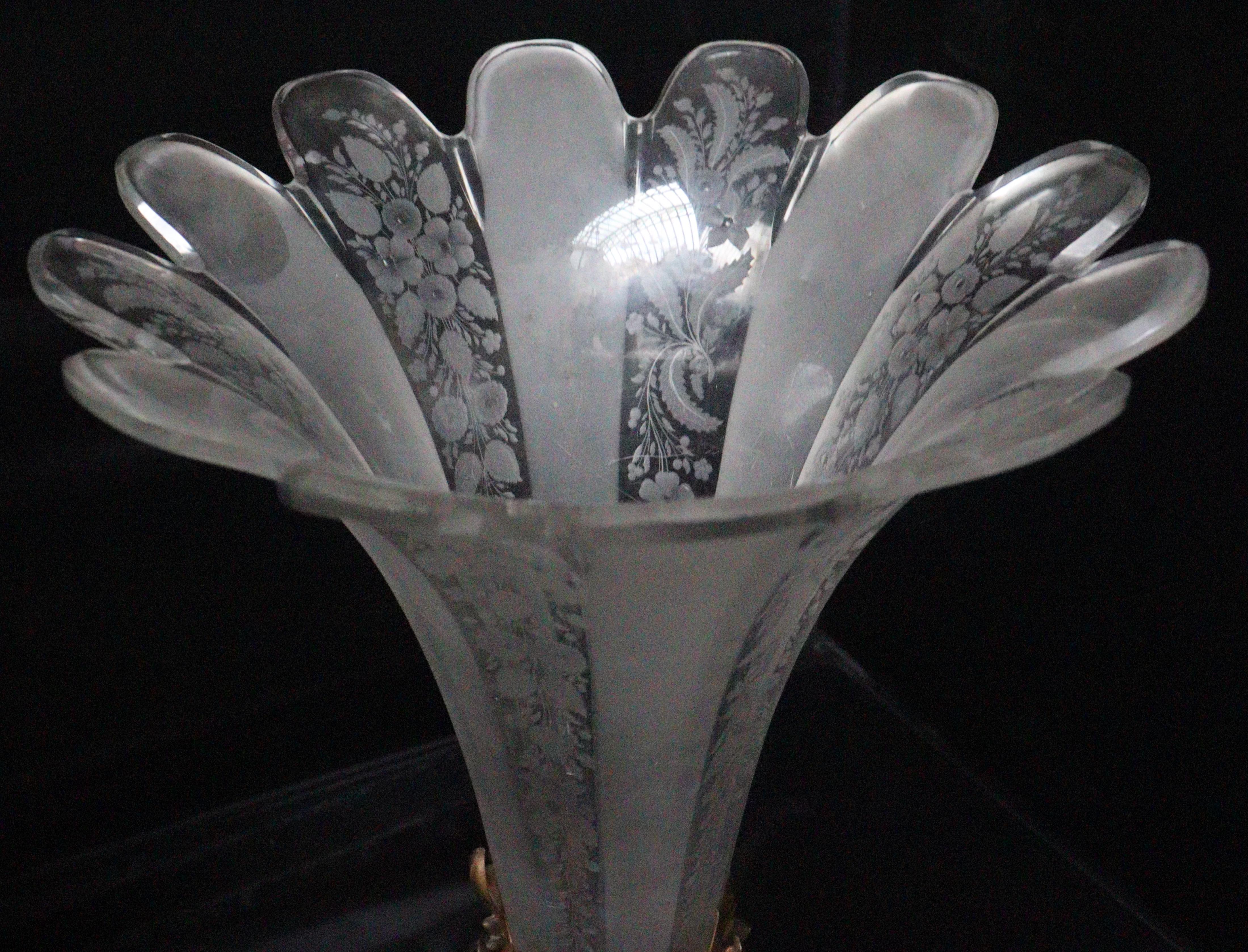 19th Century, French, Baccarat Crystal and Ormolu Cornet Vase Centerpiece In Good Condition In Saint-Ouen, FR