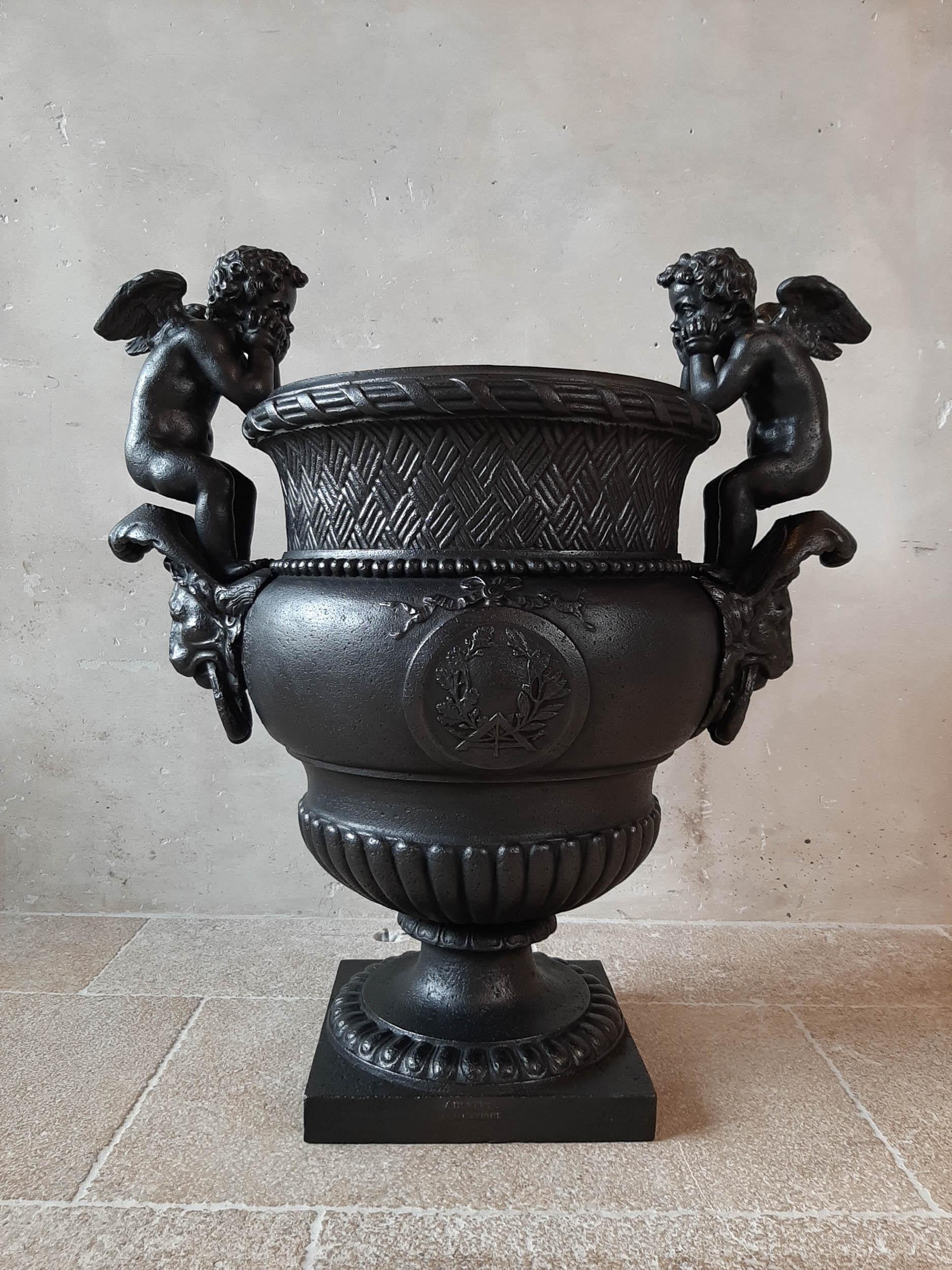 19th Century French Cast Iron Urn, Cast by A. Durenne, After Claude Ballin I In Good Condition For Sale In Baambrugge, NL