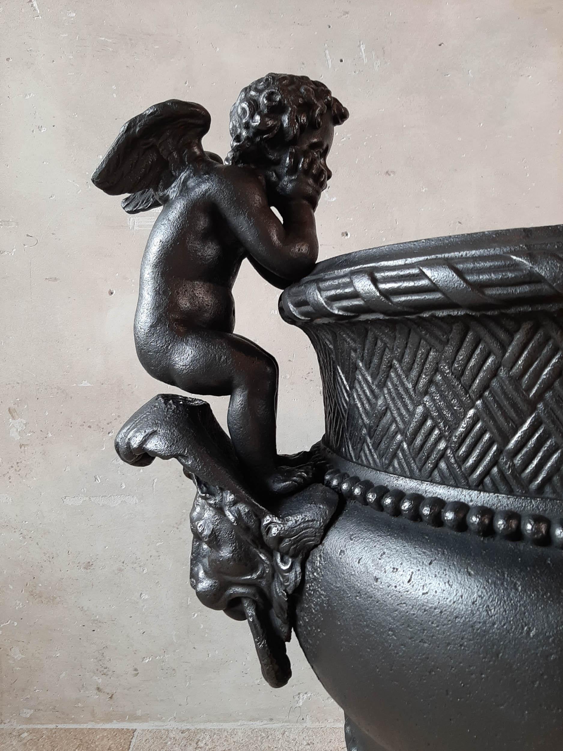 19th Century French Cast Iron Urn, Cast by A. Durenne, After Claude Ballin I In Good Condition In Baambrugge, NL