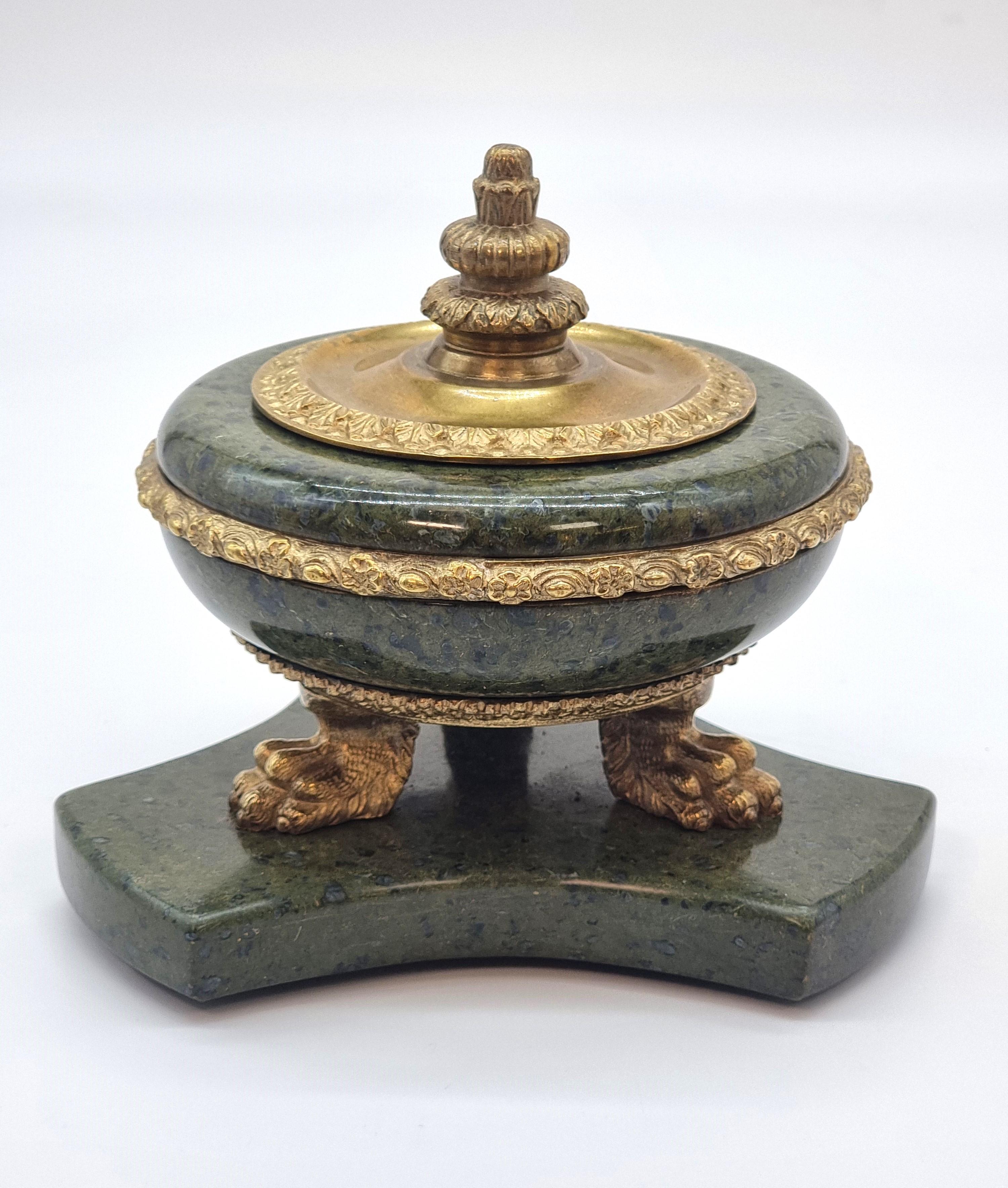 A 19th century  French Empire green figured marble and ormolu inkstand C 1870 In Good Condition For Sale In Central England, GB