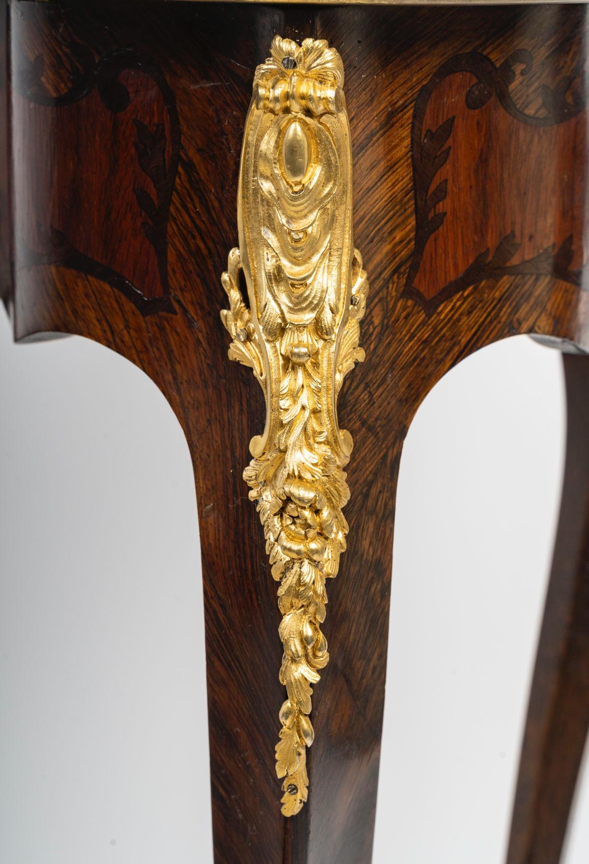 Mesa francesa del siglo XIX de estilo Luis XV en forma de corazón Madera en venta