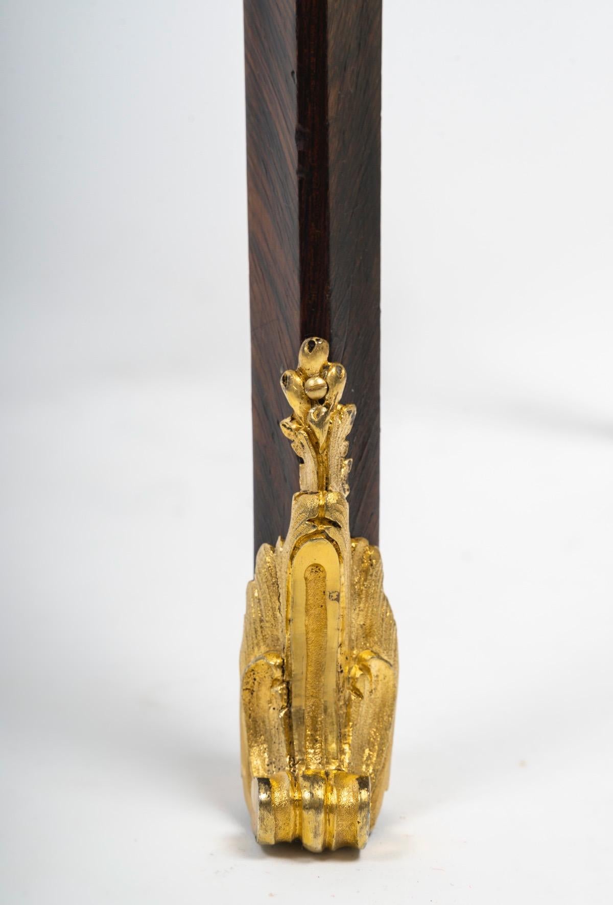 Mesa francesa del siglo XIX de estilo Luis XV en forma de corazón en venta 1