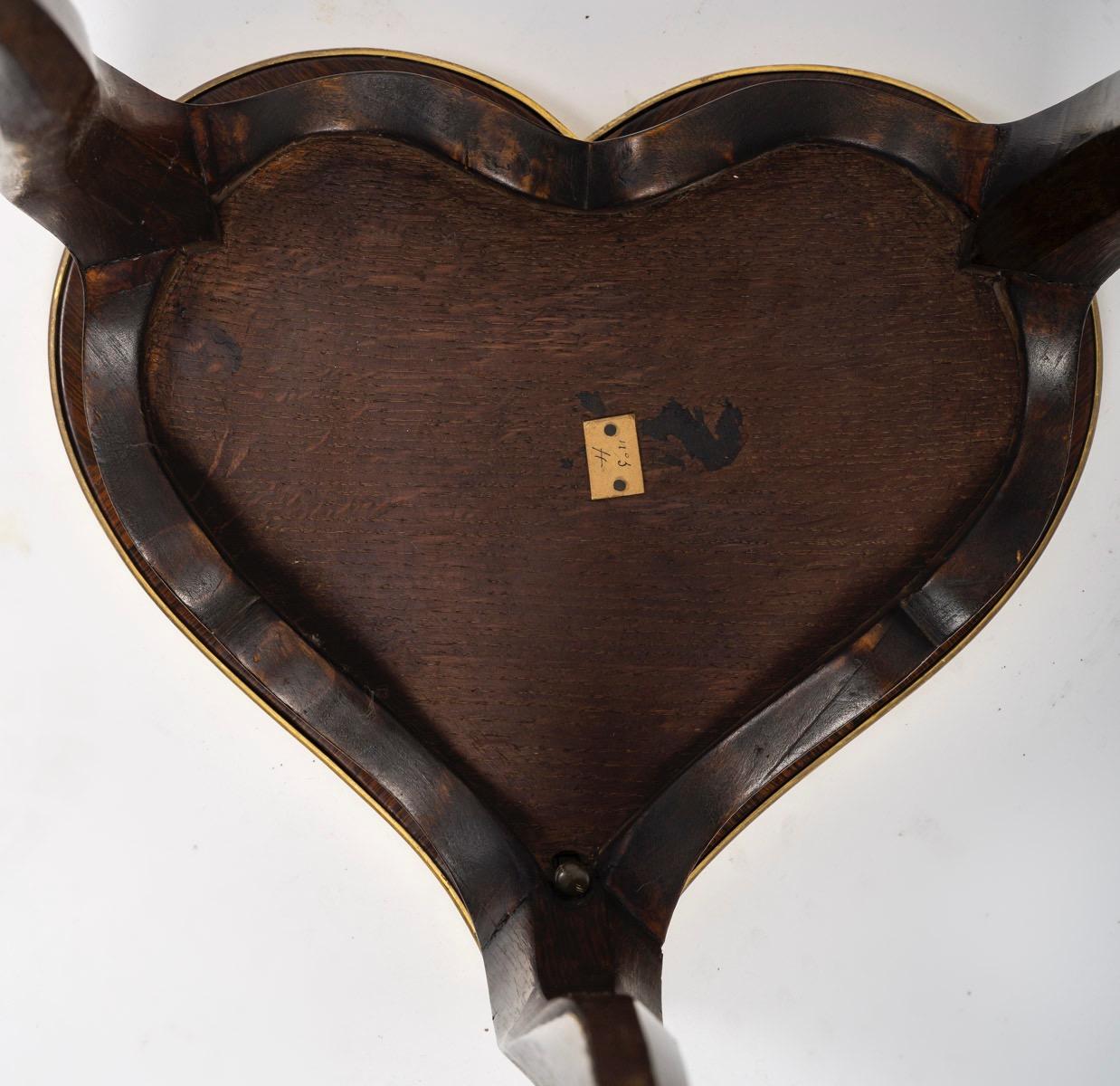 Mesa francesa del siglo XIX de estilo Luis XV en forma de corazón en venta 2