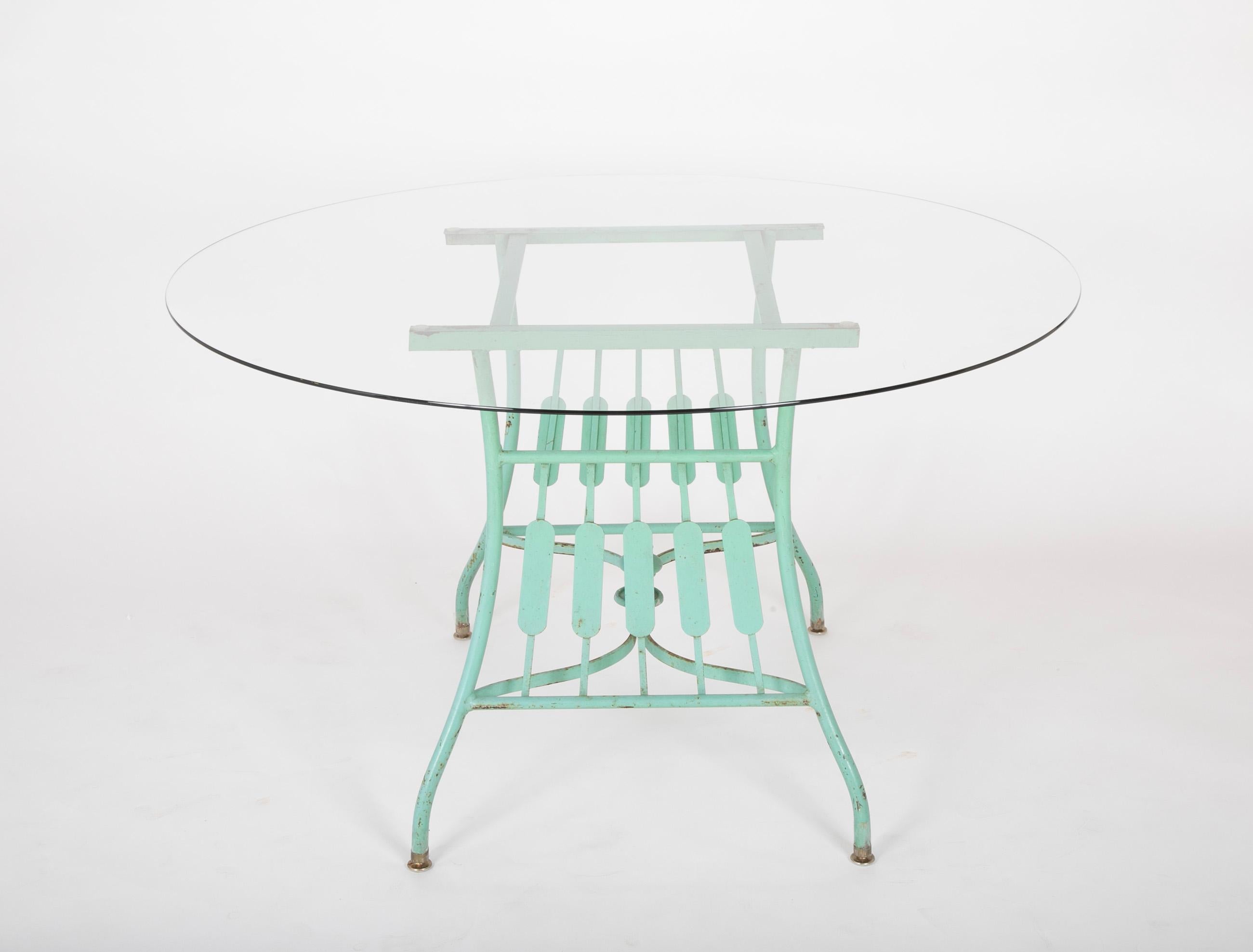 Französischer Esstisch mit eiserner Glasplatte aus dem 19. Jahrhundert und vier passenden Stühlen (Eisen)