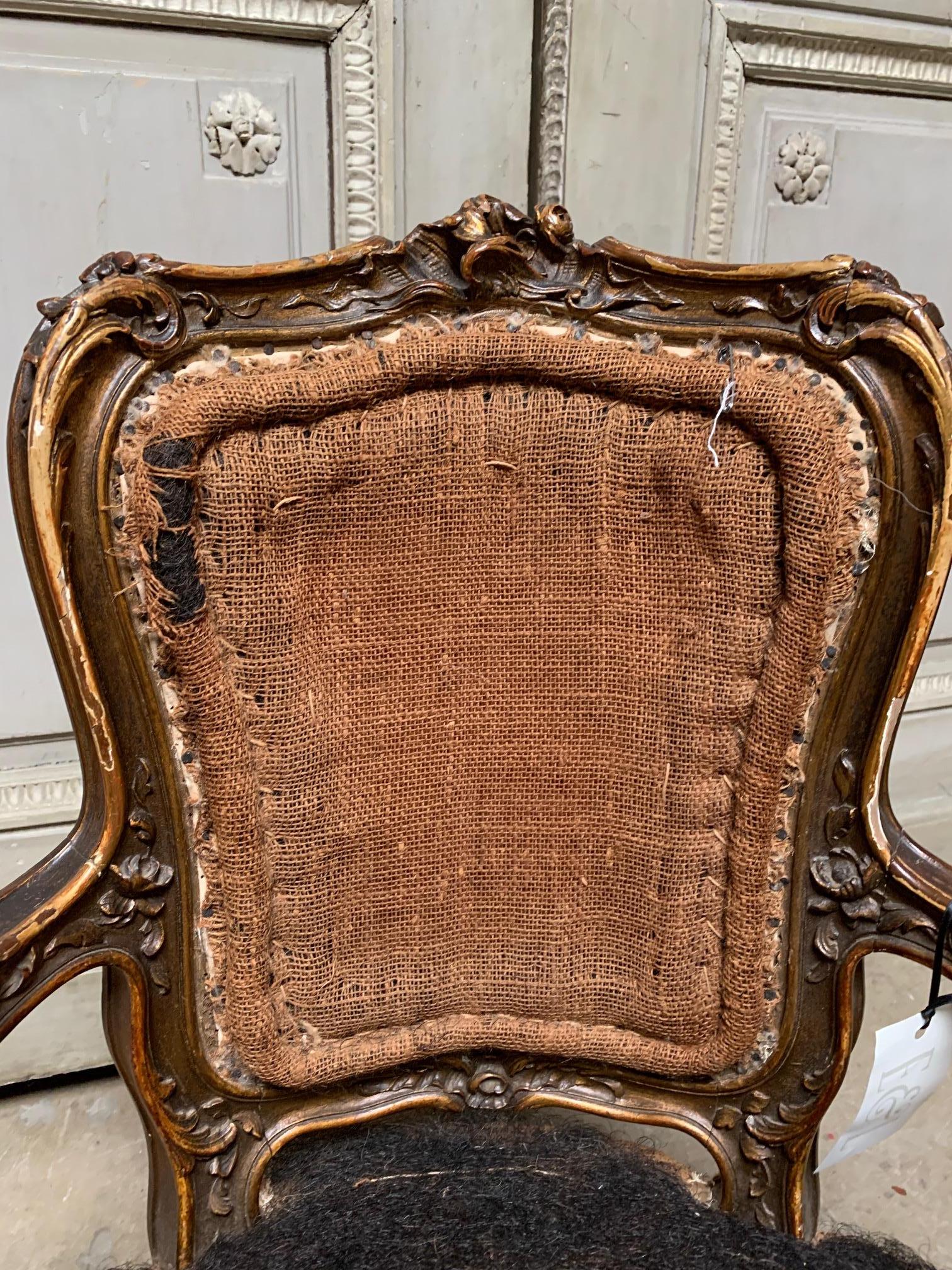 Französischer Kinderstuhl aus geschnitztem und vergoldetem Holz im Louis XV.-Stil des 19. Jahrhunderts im Angebot 5