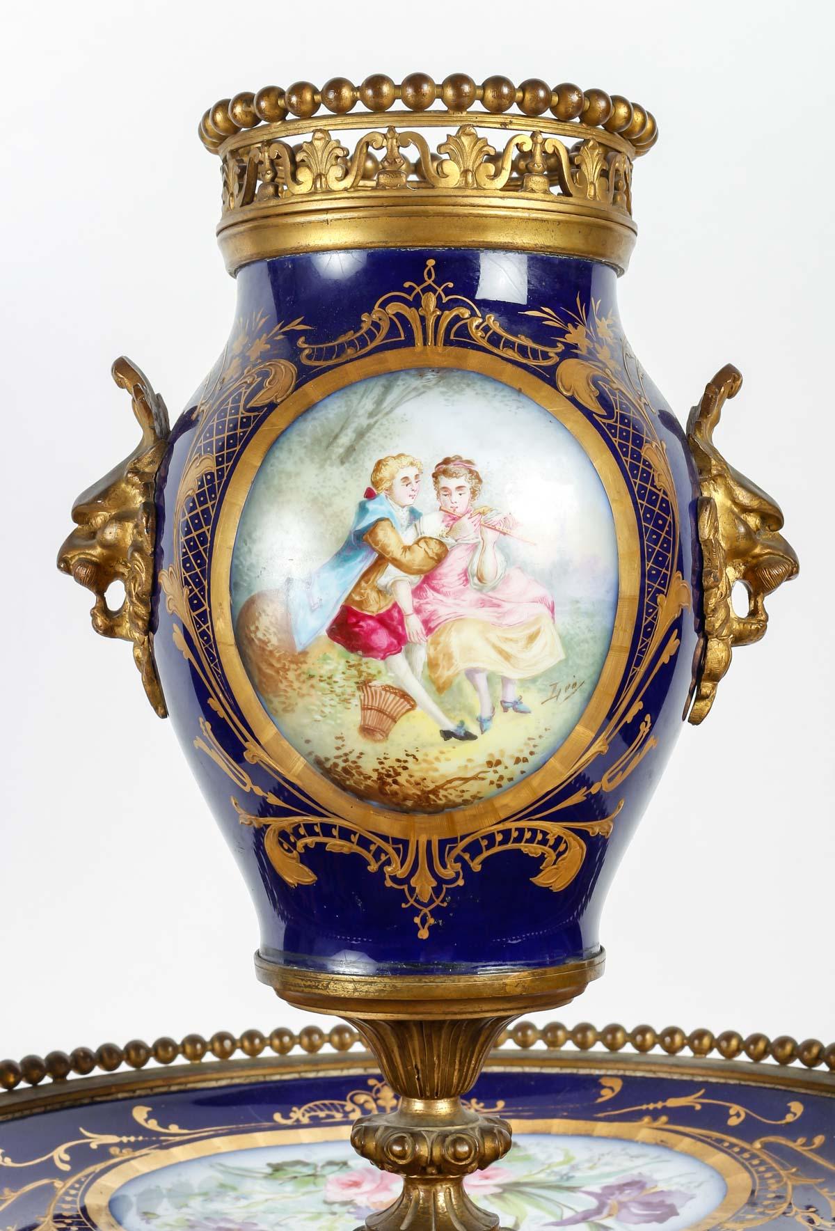 A 19th Century French Napoléon III Sèvres Porcelain Surtout de Table In Good Condition In Saint-Ouen, FR