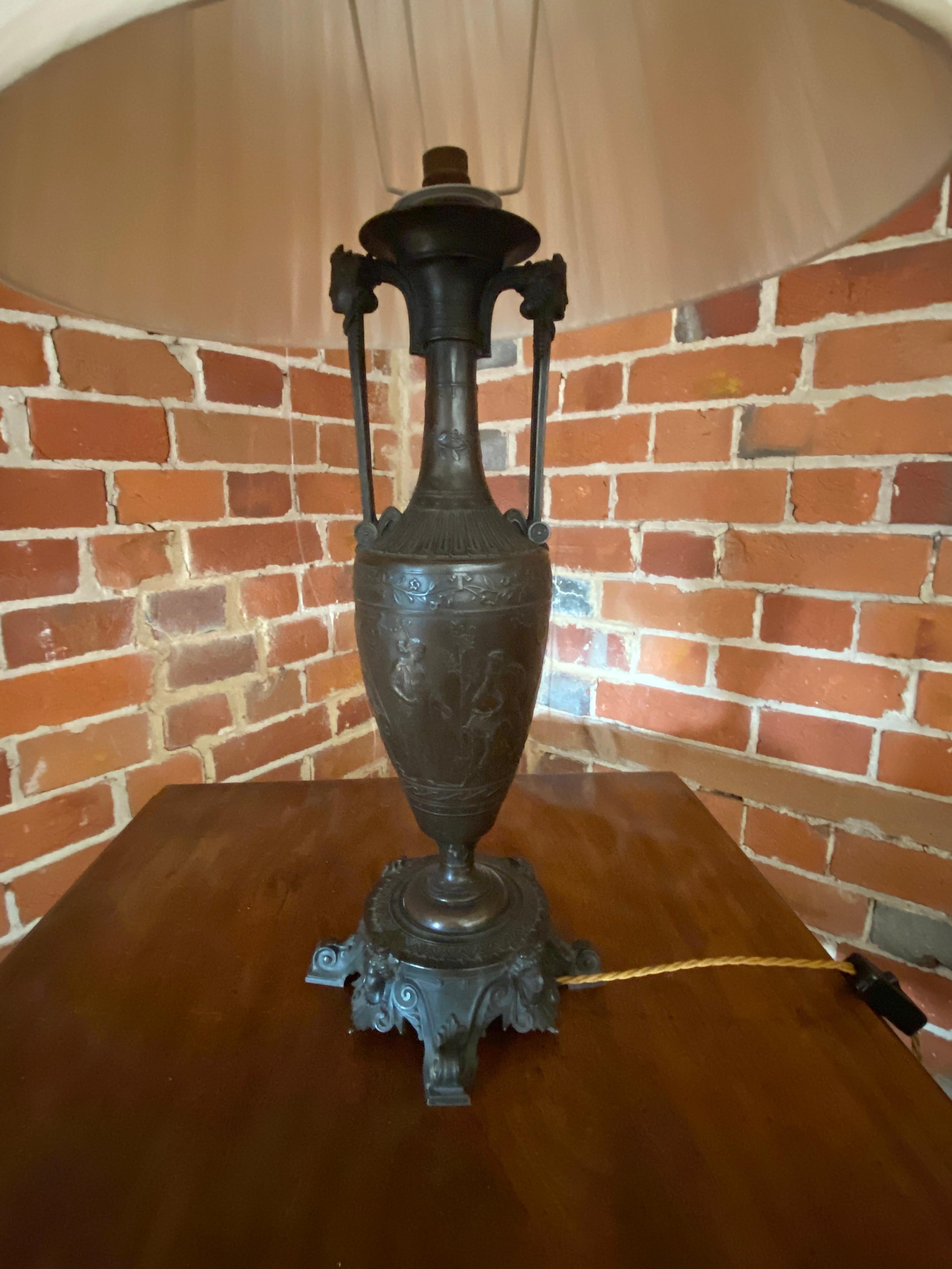 19th Century French Neo-Greek Classical Bronze Lamp by Henry Cahieux For Sale 3