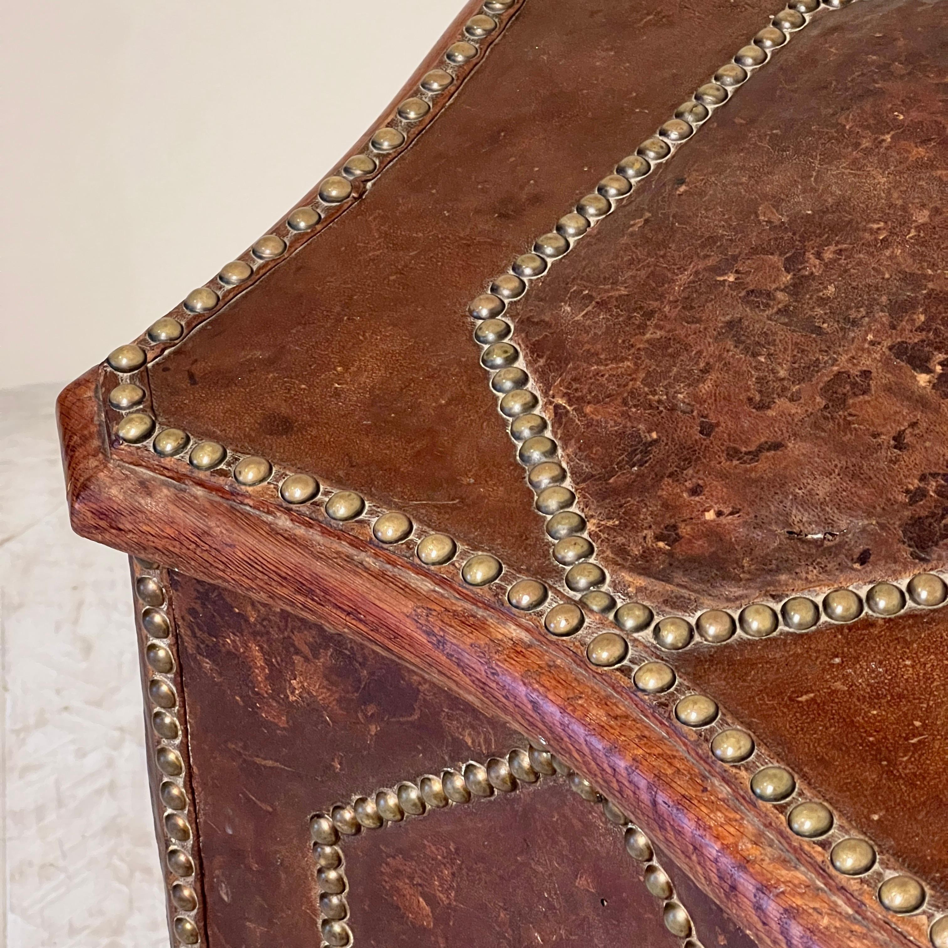 Scatola per tronchi o contenitori in pelle e Oak francese del XIX secolo in vendita 3