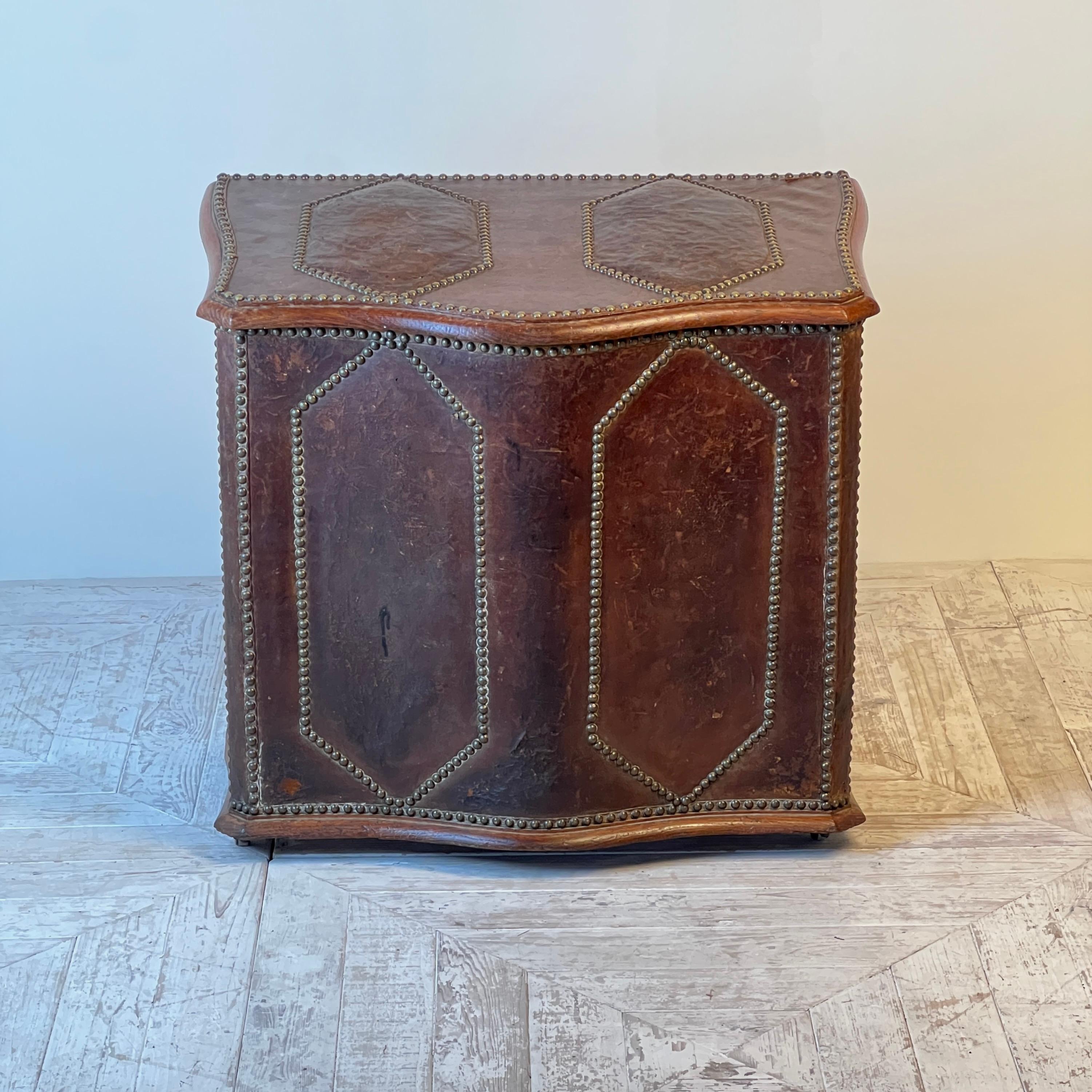 Stile provenzale Scatola per tronchi o contenitori in pelle e Oak francese del XIX secolo in vendita
