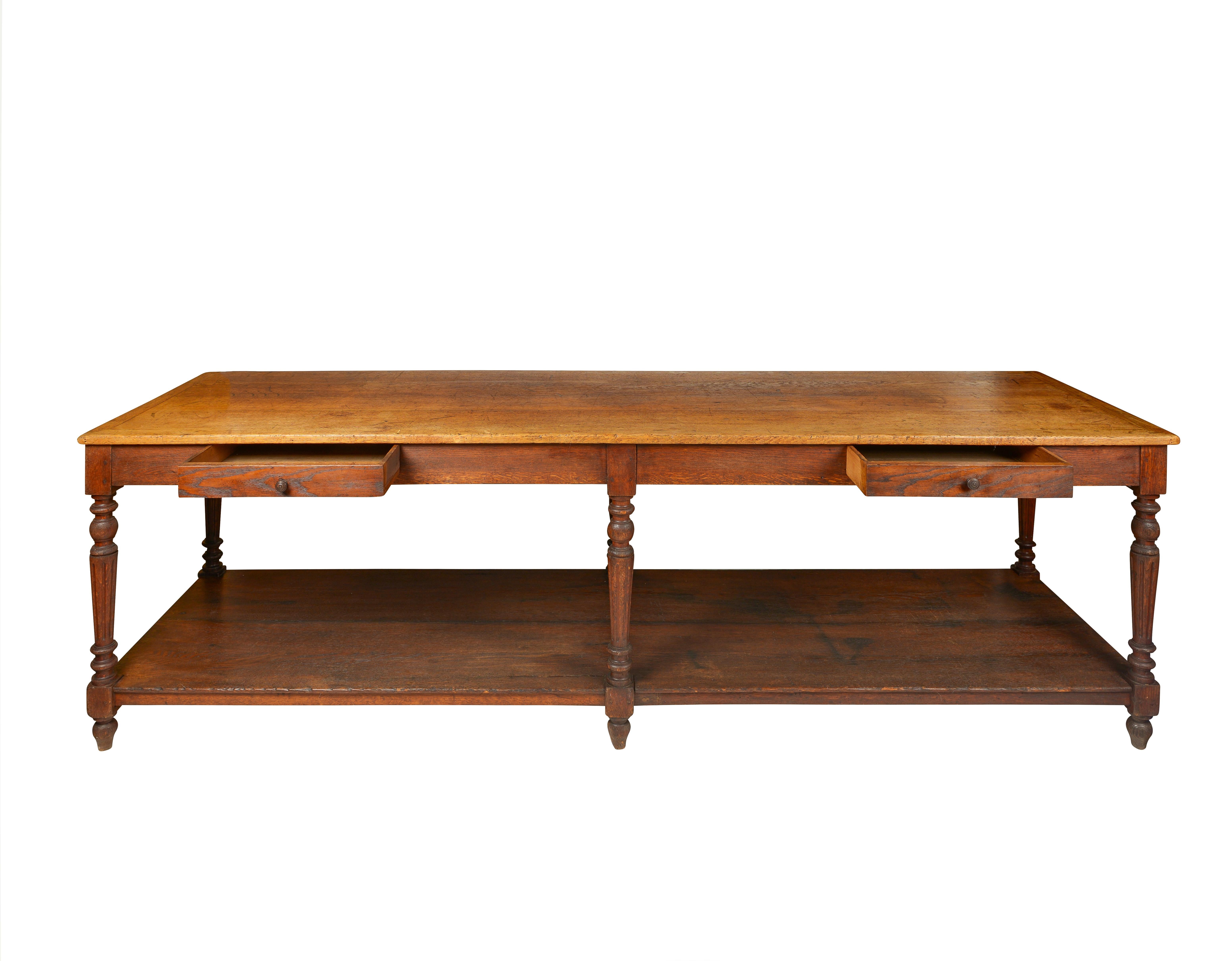A 19th Century French Oak Draper's Table In Good Condition For Sale In New York, NY