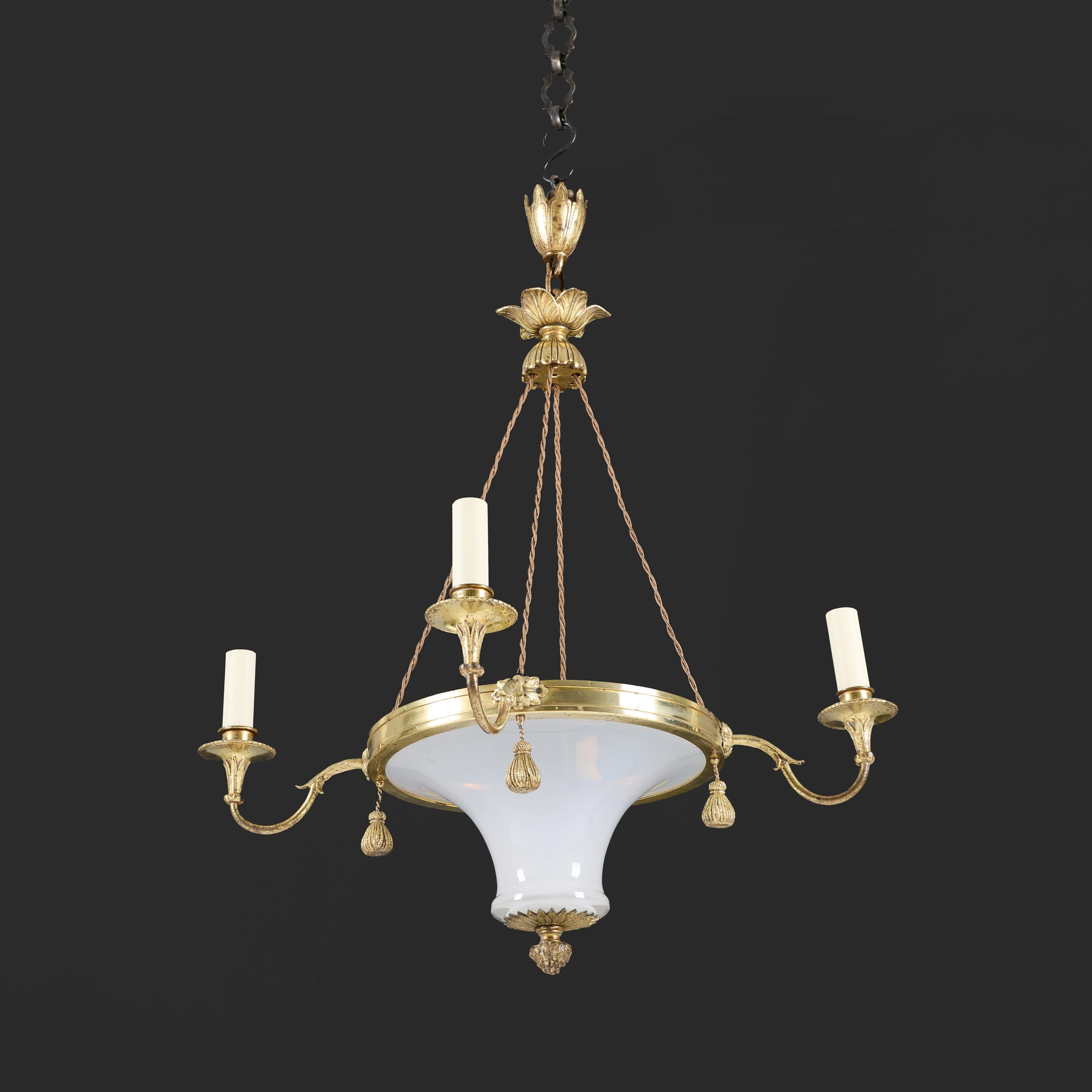 Luigi Filippo Lampadario francese del XIX secolo in vetro opalino e ormeggio in vendita