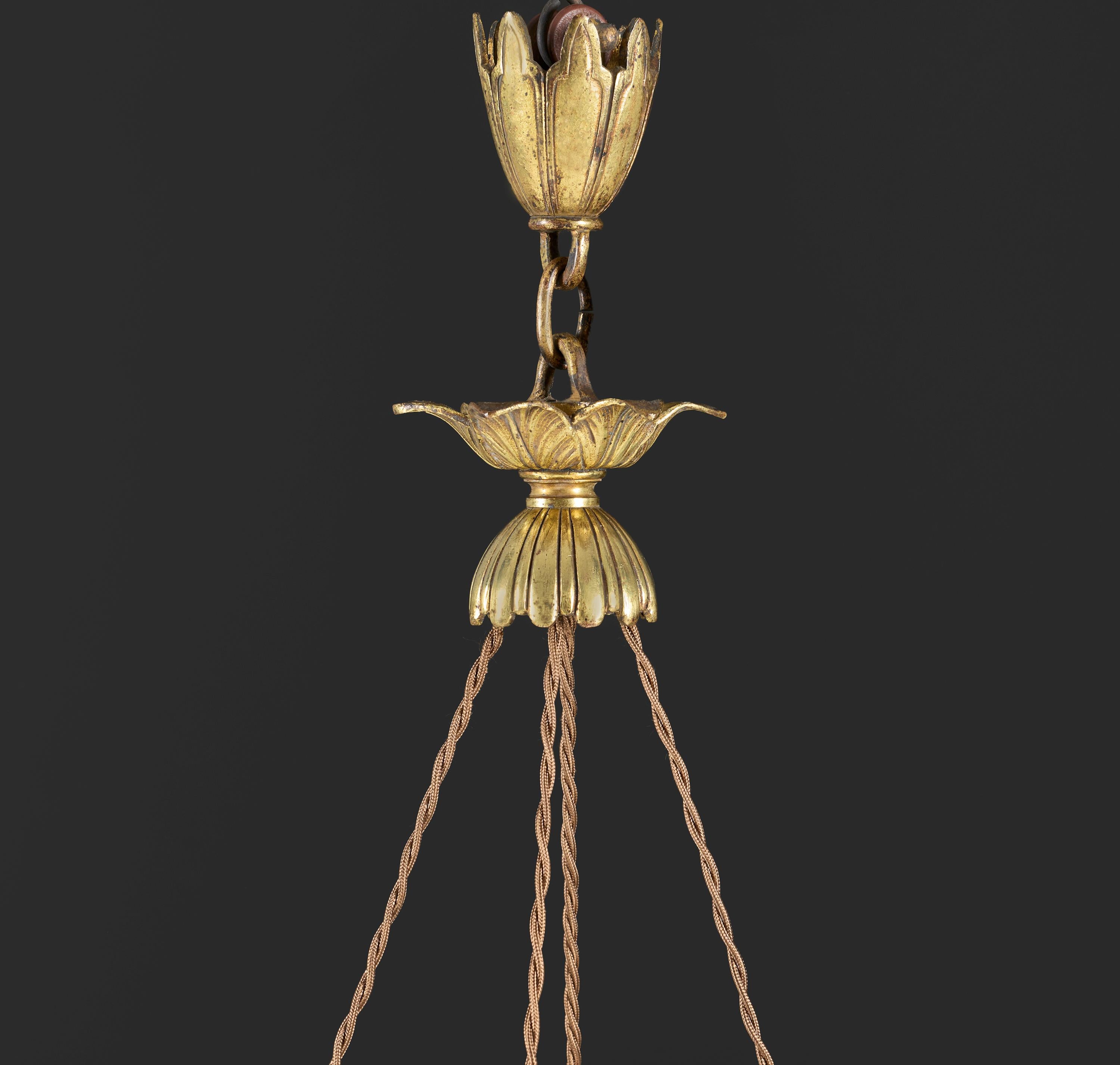 Lampadario francese del XIX secolo in vetro opalino e ormeggio In condizioni buone in vendita a London, GB