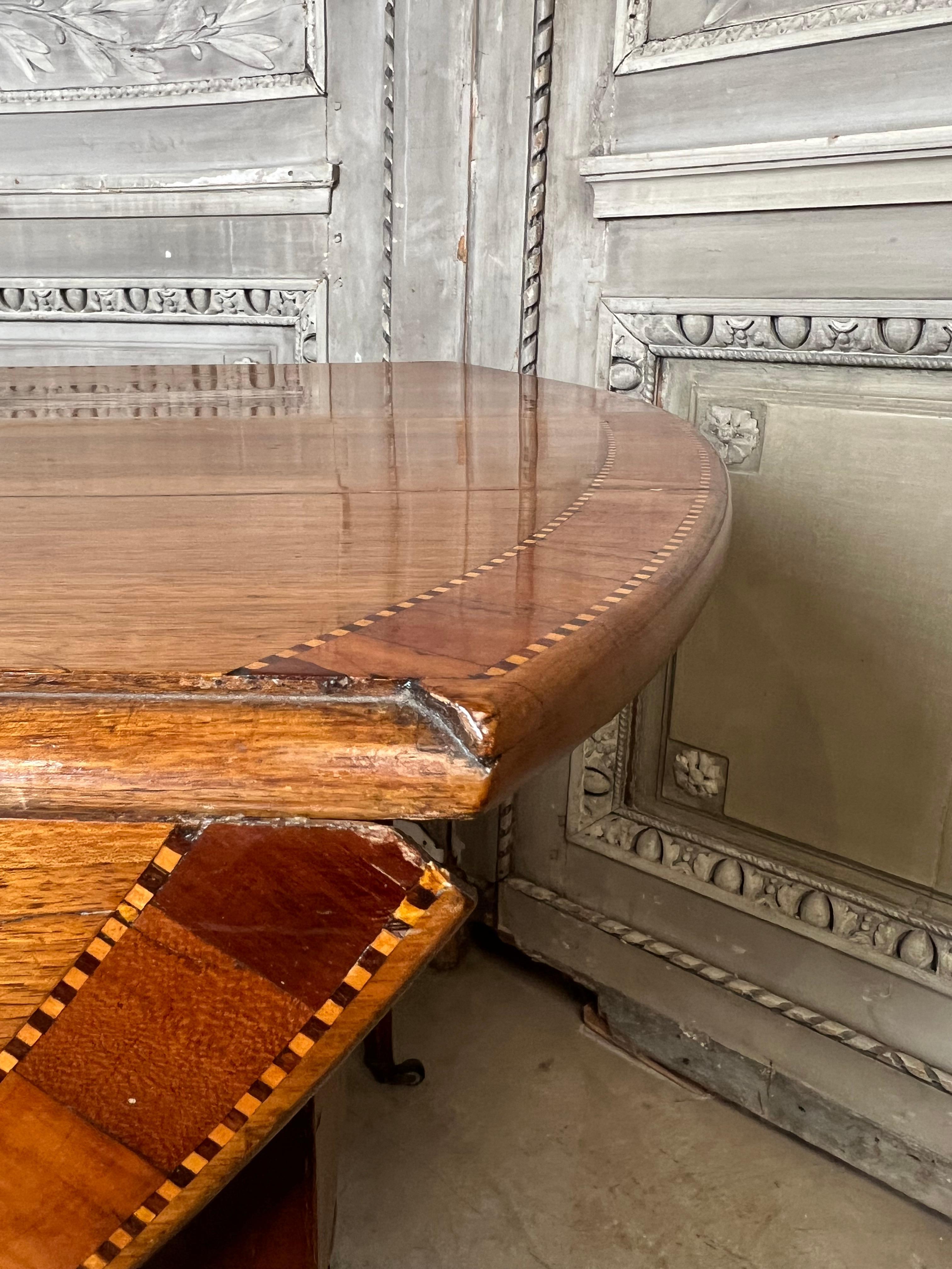 Table de salle à manger à abattant en noyer français du XIXe siècle en vente 4