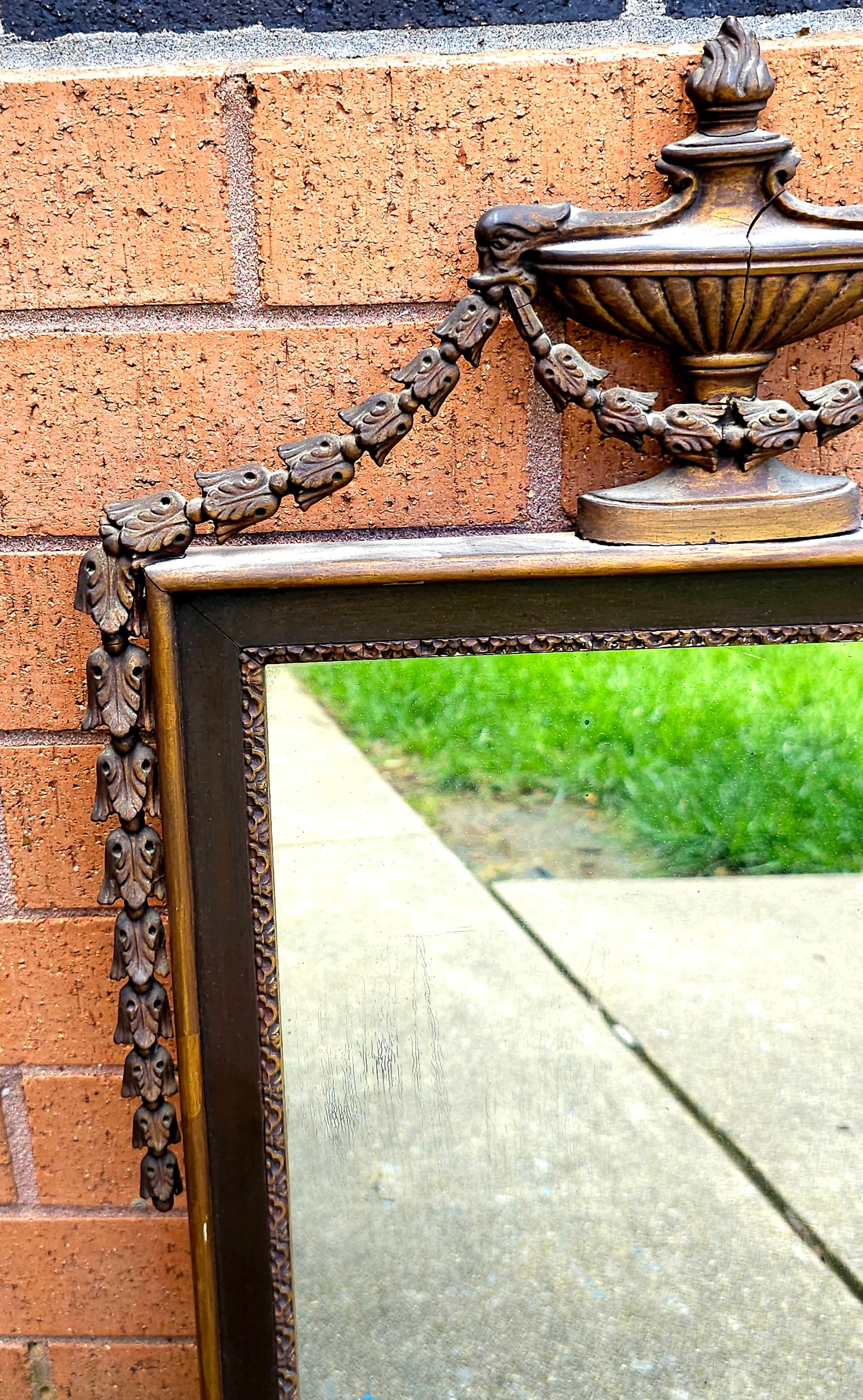 Doré Miroir de style George III du 19ème siècle en acajou doré à la feuille en vente