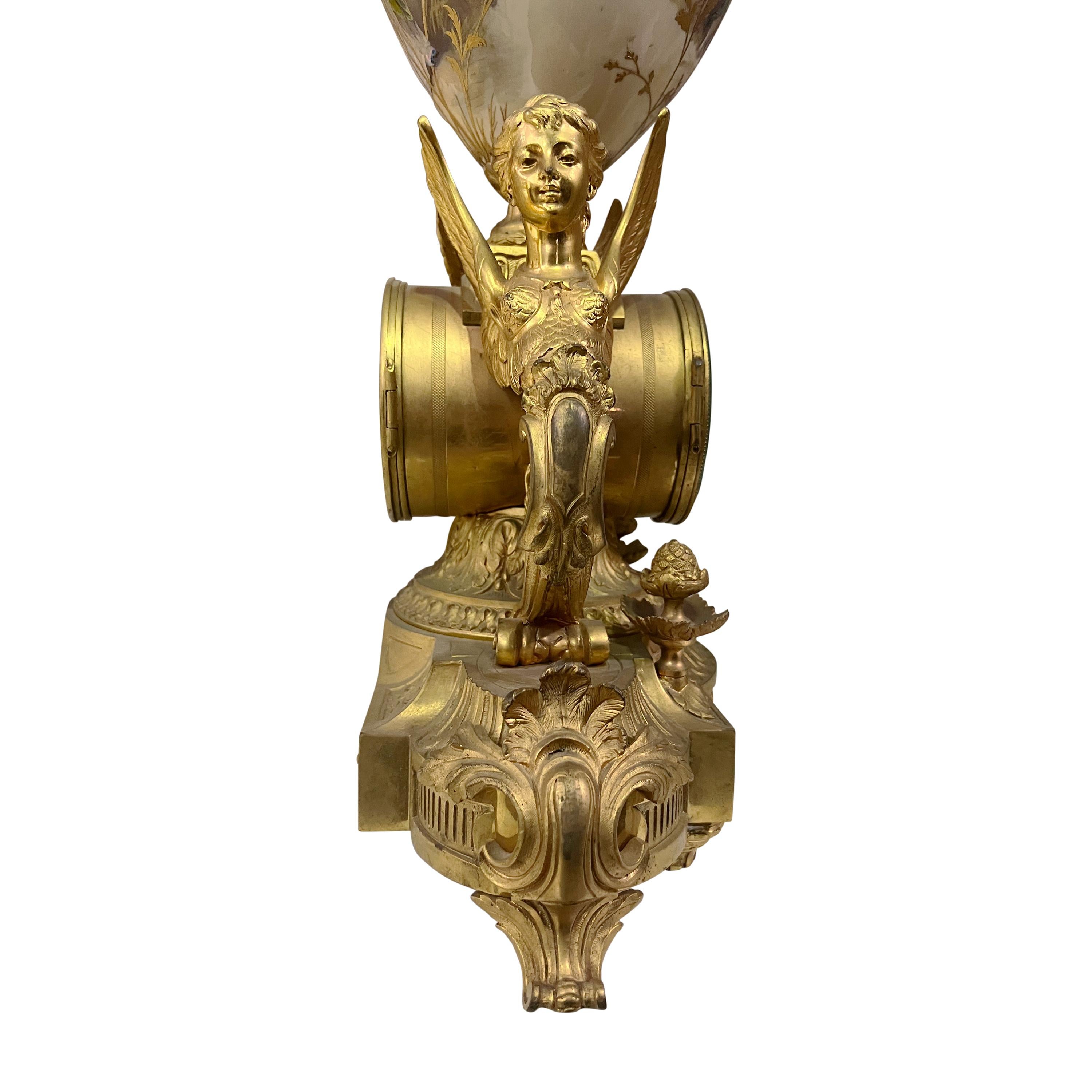 Doré Pendule de cheminée du 19e siècle en bronze doré et porcelaine vendue par Tiffany & Co. en vente