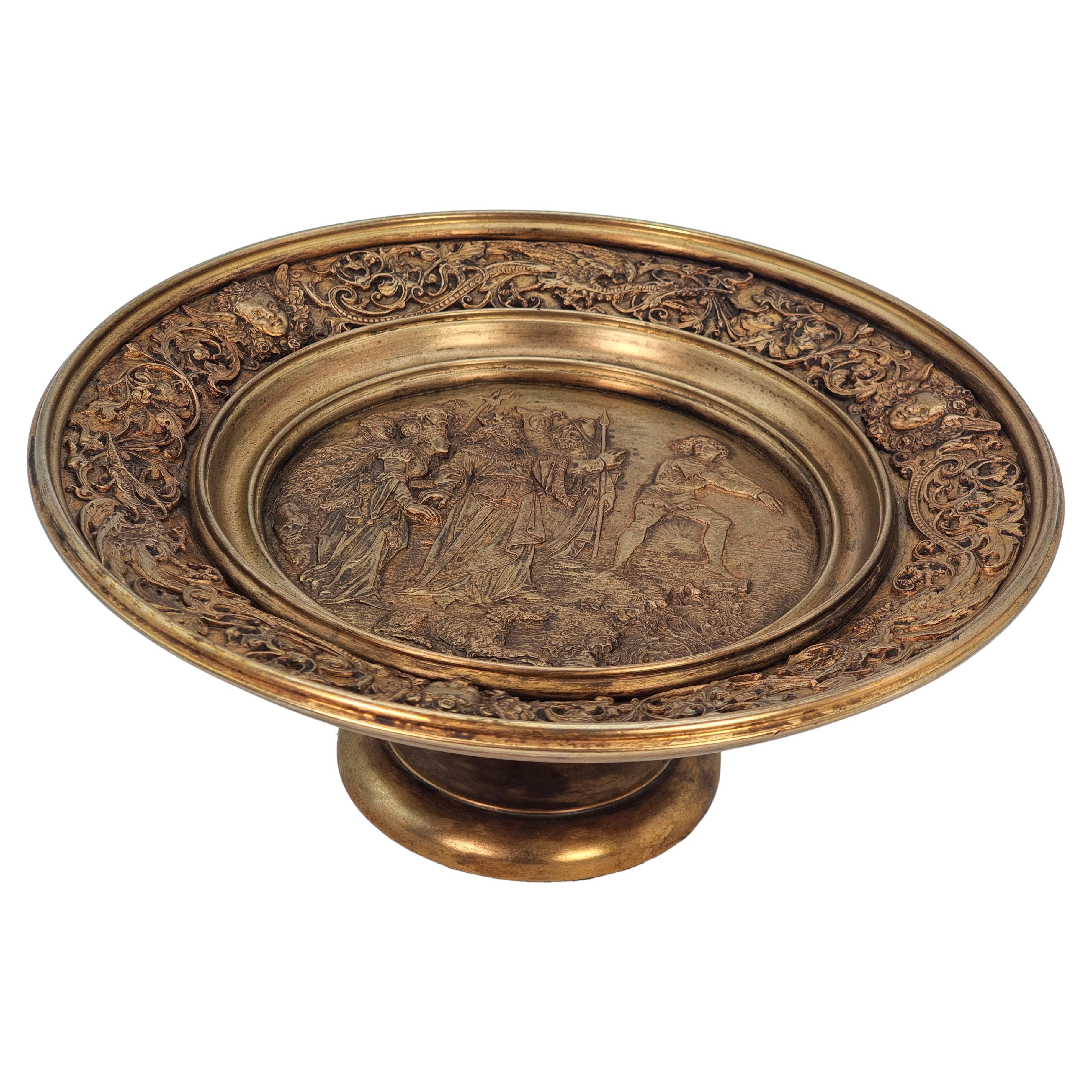 Centro de mesa o tazza dorado del siglo XIX, inglés circa 1880