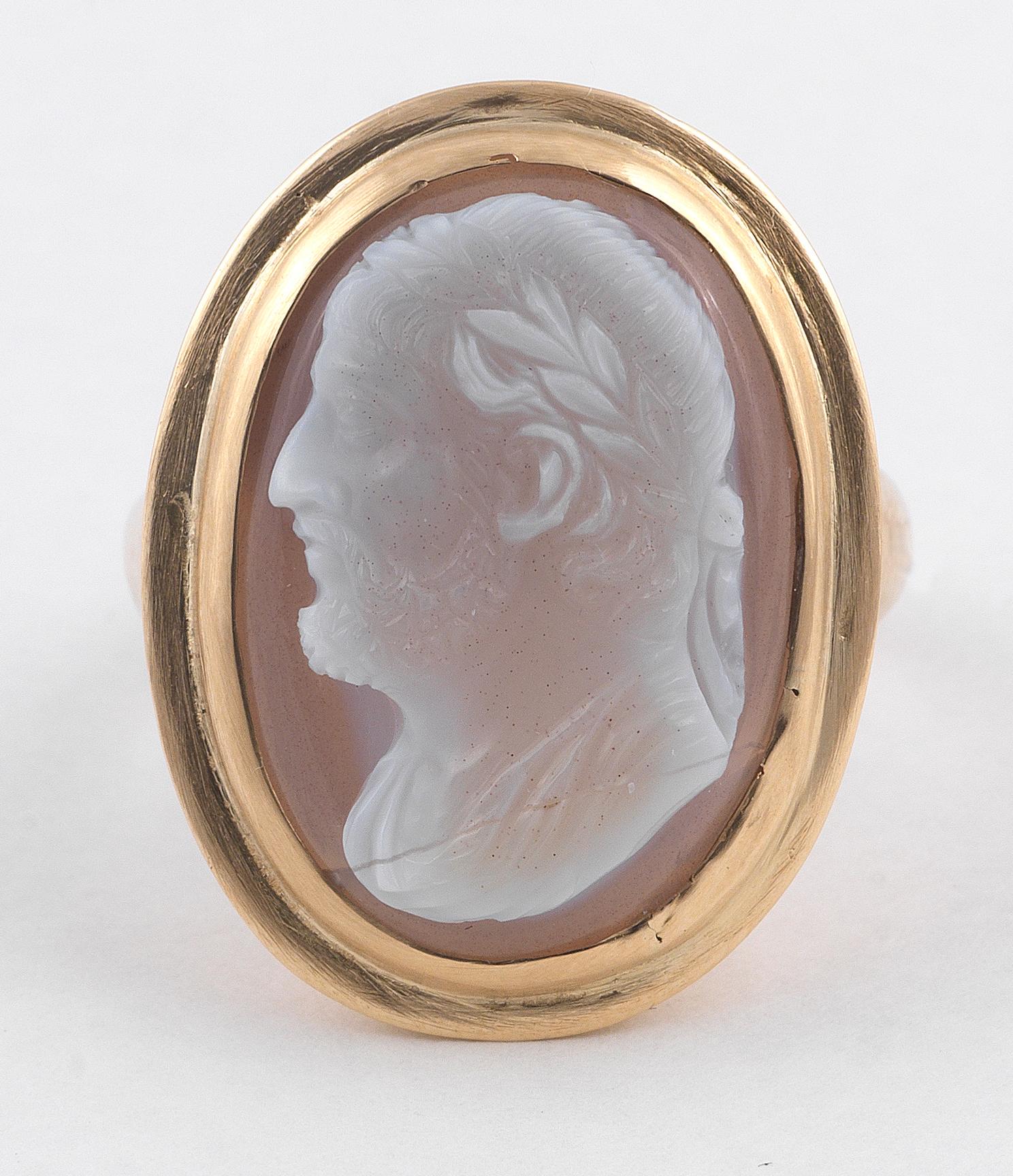 Kamee-Ring aus Gold und Achat aus dem 19. Jahrhundert (Viktorianisch) im Angebot