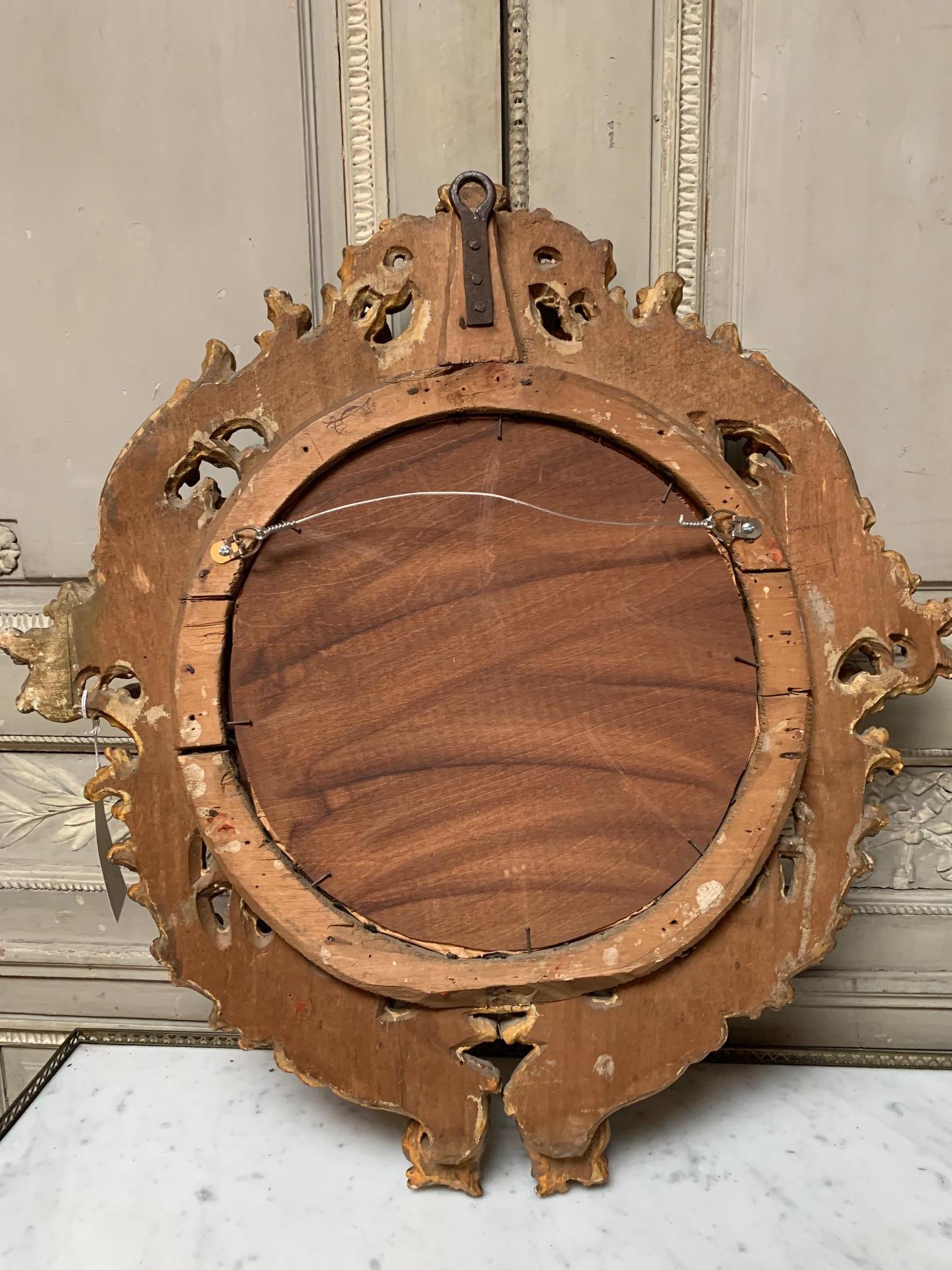 19th Century Italian Carved and Giltwood Round Baroque Style Mirror 7