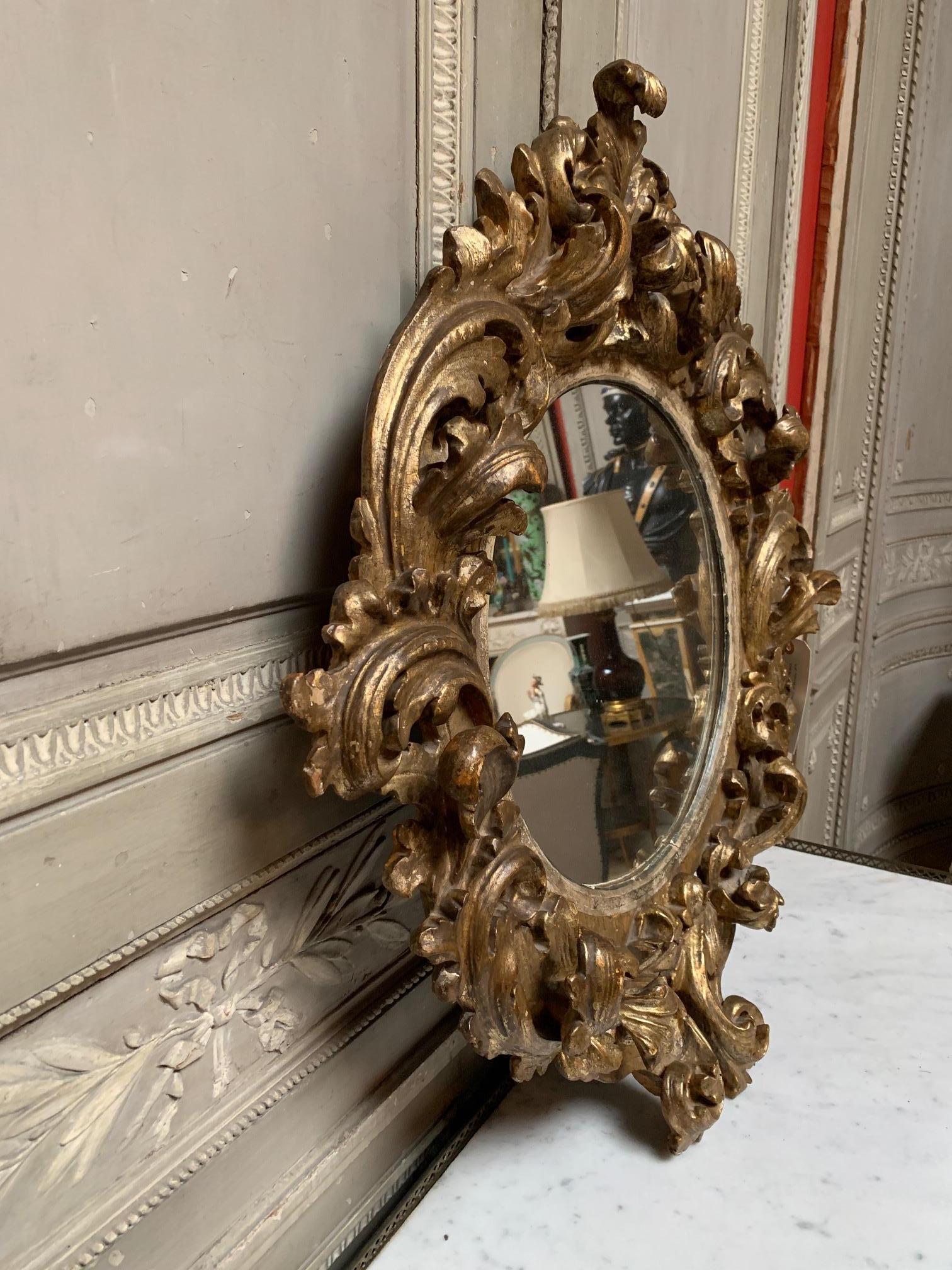 19th Century Italian Carved and Giltwood Round Baroque Style Mirror 1