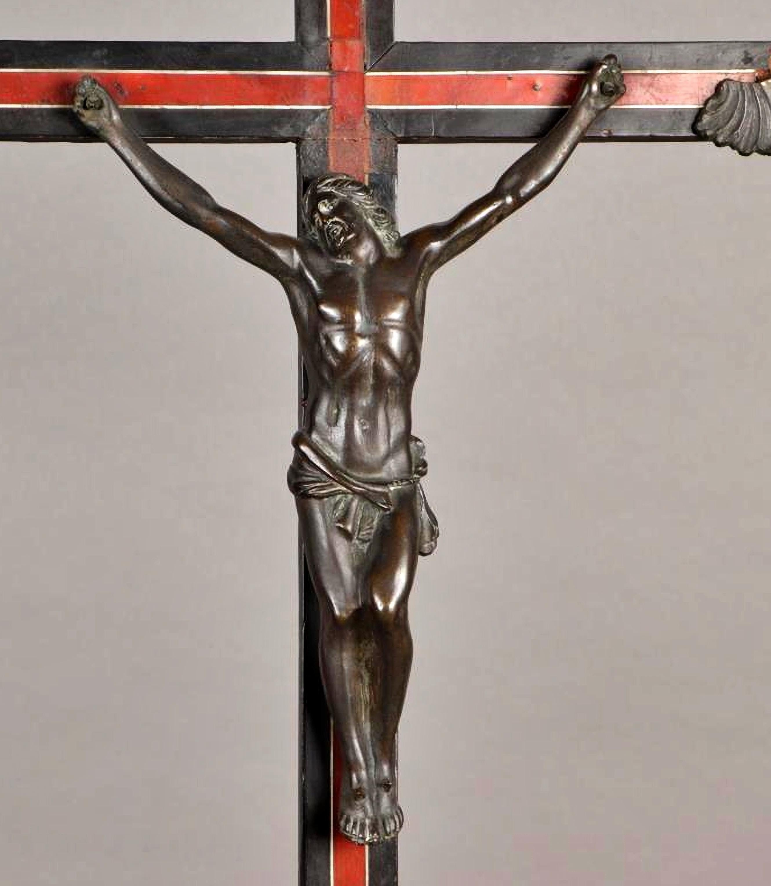 A 19th century Italian crucifix
on tortoiseshell base and hood
H.: 70 cm.
Very good condition.