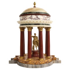 Grand Tour Italienisches Goldbronze-Montiertes Multi-Marmor-Modell Julius Caesar Coliseum, Modell