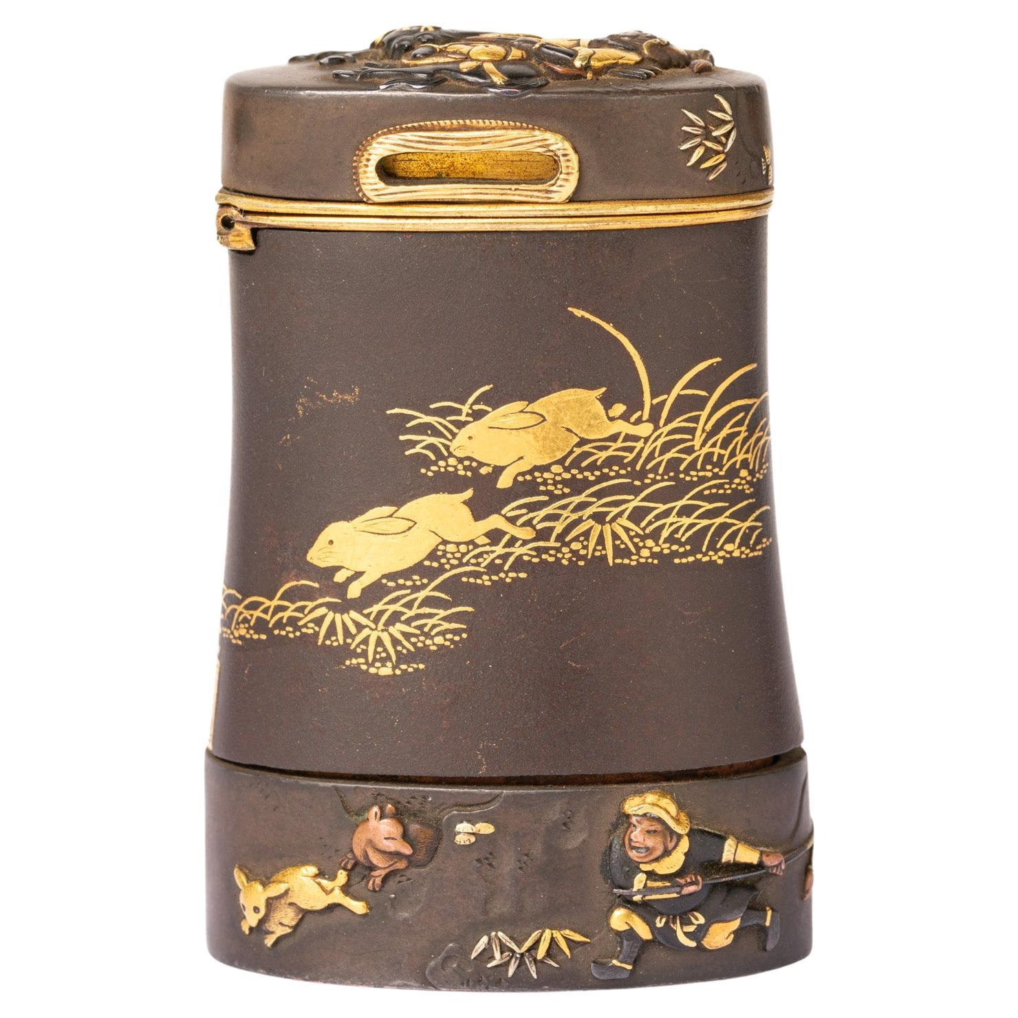 This exquisite Japanese Meiji iron, gold & silver vesta case was made circa 1905 by Komai Otojiro.
(駒井音次郎), the third son of Komai Seibei (駒井清兵衛), a sword fittings maker who established his workshop in 1841 in Kyoto, where Nunome Zogan (a form of