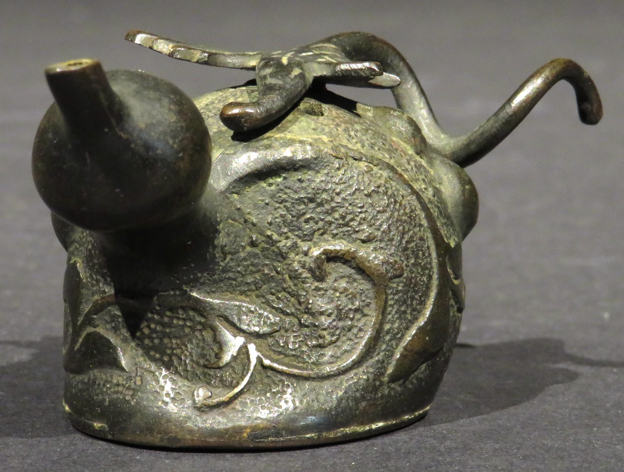 A 19th Century Japanese Patinated Bronze 'Suiteki' Water Dropper, Meiji Period In Good Condition In Ottawa, Ontario