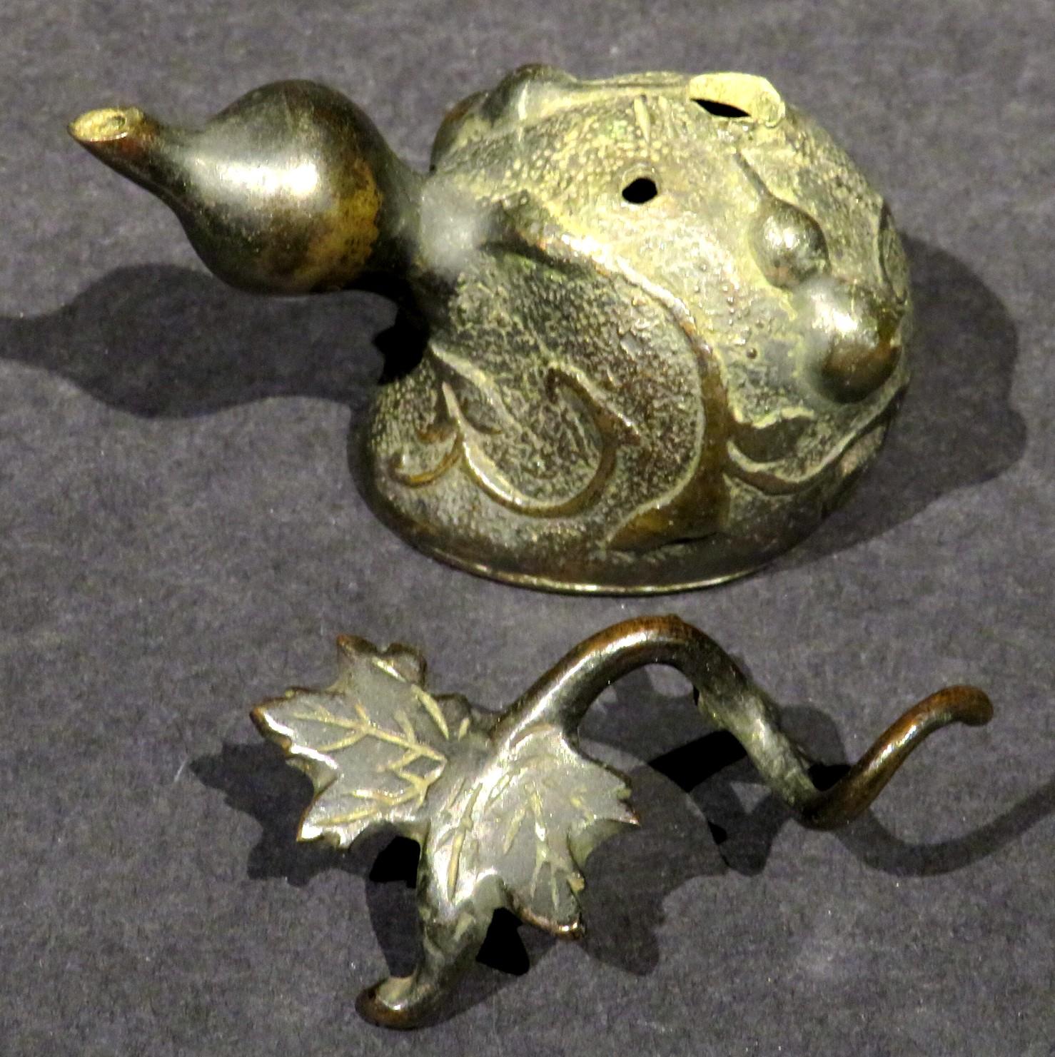A 19th Century Japanese Patinated Bronze 'Suiteki' Water Dropper, Meiji Period 4