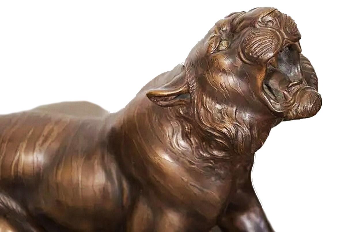 Giapponismo Scultura di tigre in bronzo firmata giapponese del XIX secolo, CIRCA 1860 in vendita