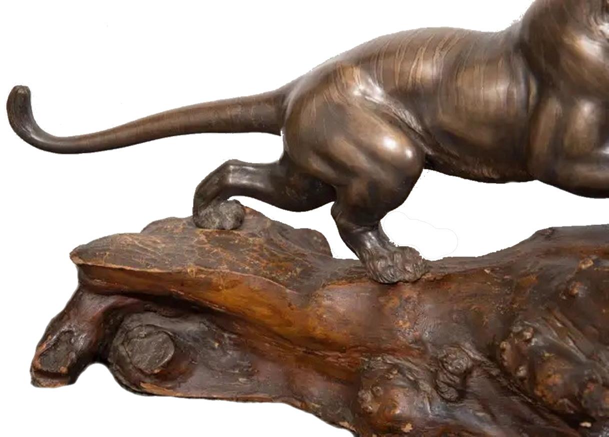 Scultura di tigre in bronzo firmata giapponese del XIX secolo, CIRCA 1860 In condizioni buone in vendita a New York, NY