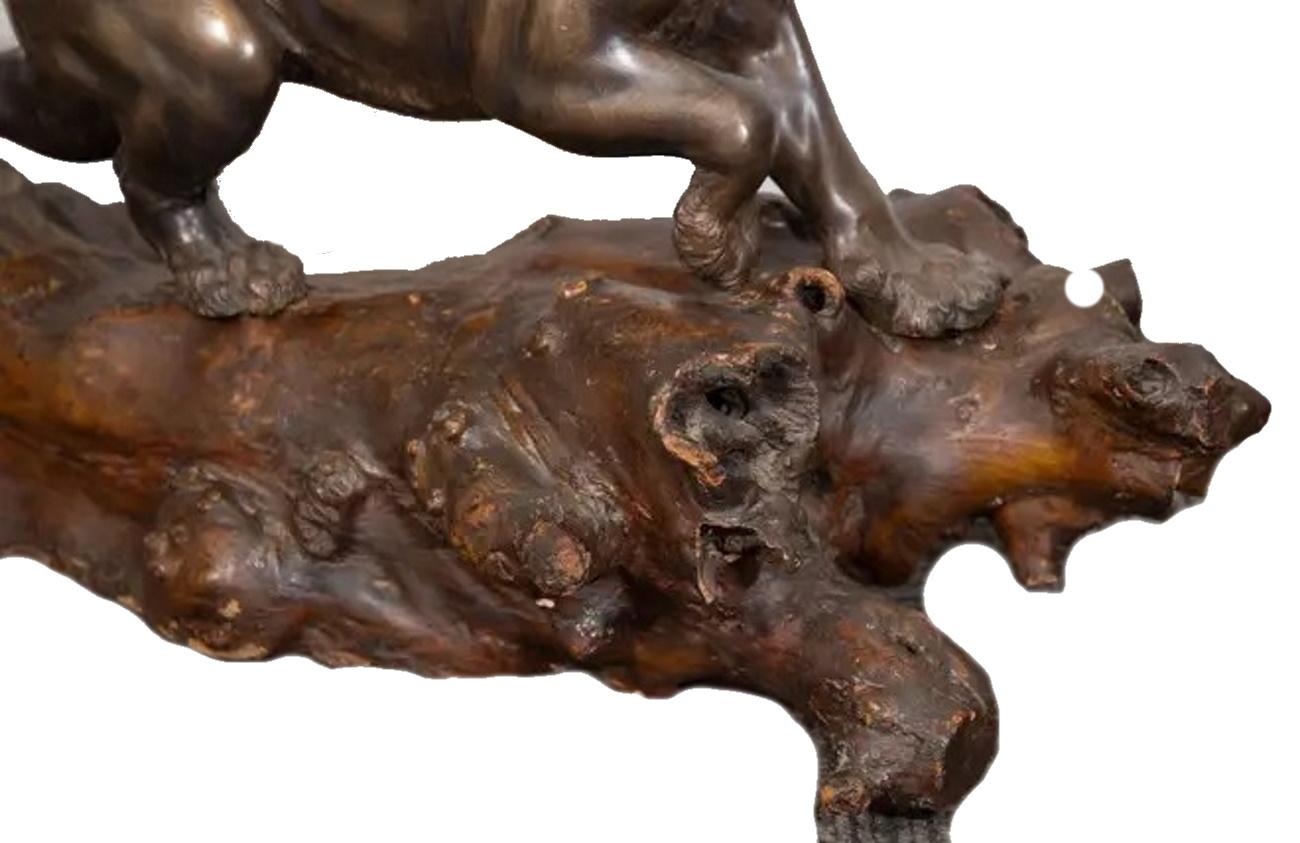 Metà XIX secolo Scultura di tigre in bronzo firmata giapponese del XIX secolo, CIRCA 1860 in vendita