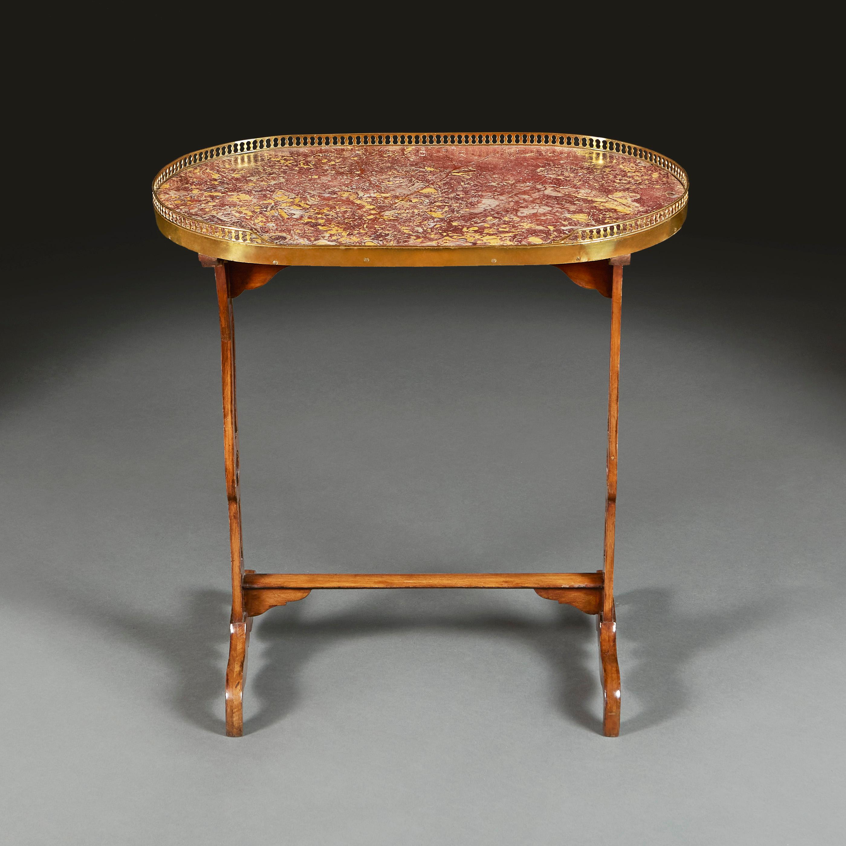 XIXe siècle Table d'appoint en forme de rein du 19e siècle en vente