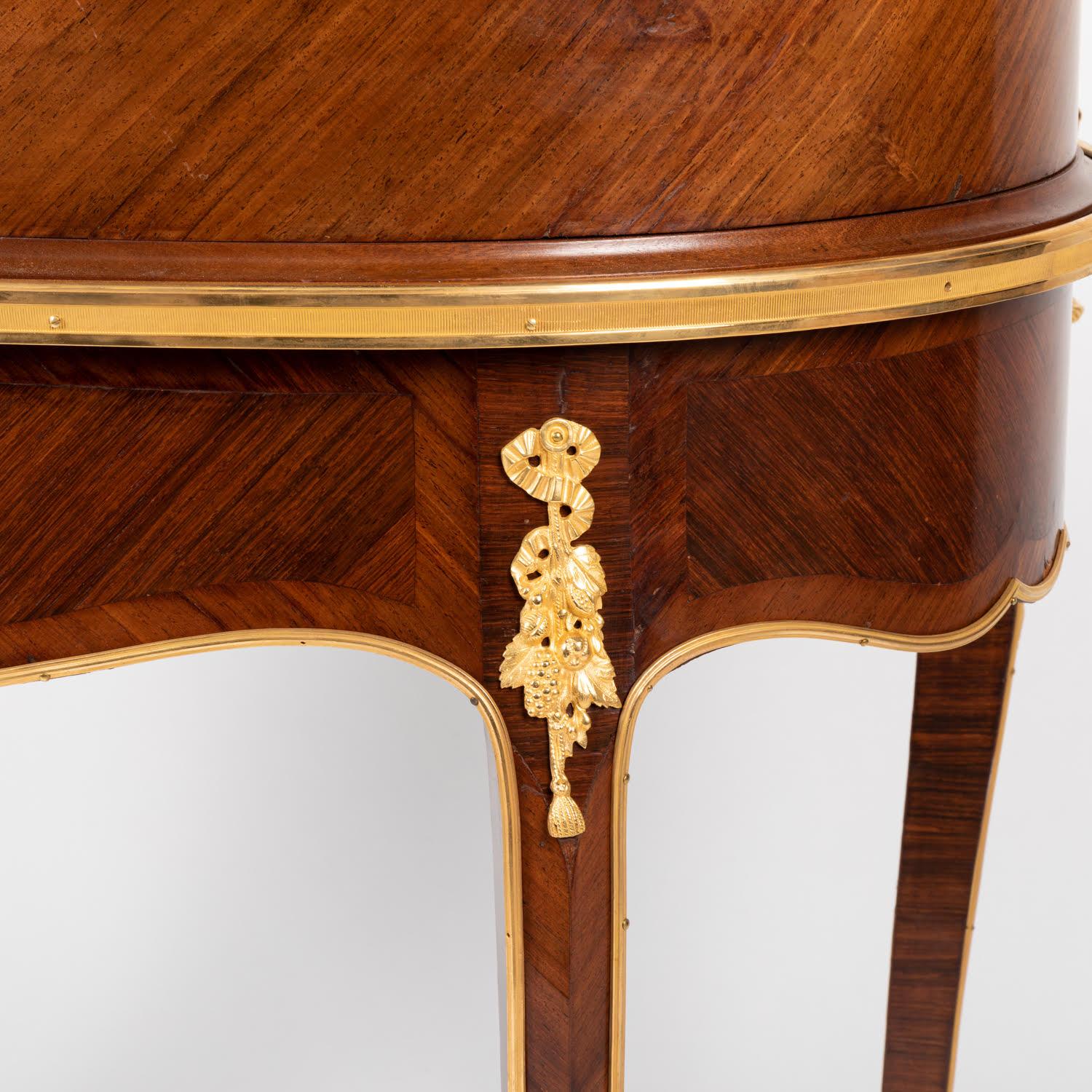 Scrivania da donna del XIX secolo in intarsio e bronzo dorato, stile Luigi XV. in vendita 10