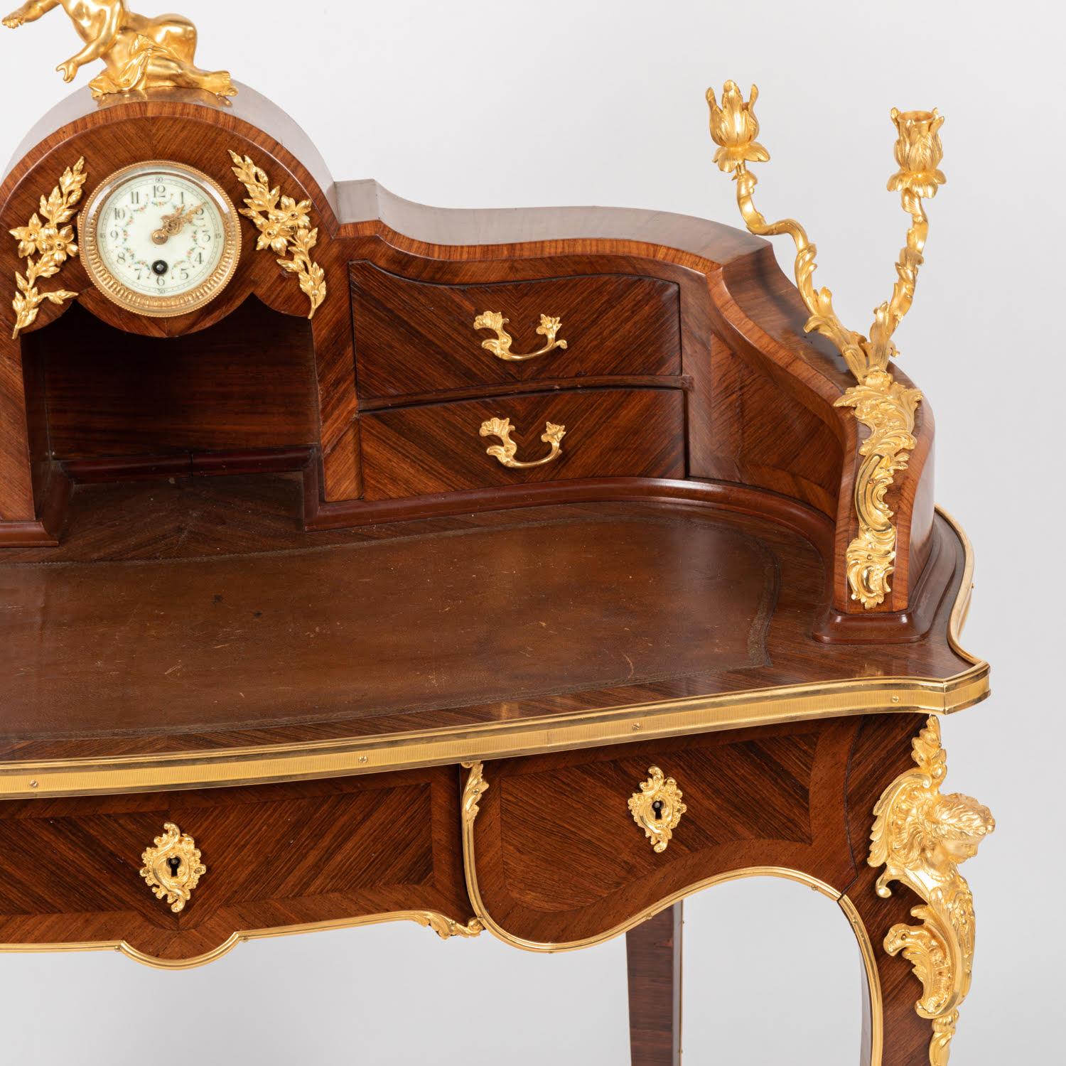 Francese Scrivania da donna del XIX secolo in intarsio e bronzo dorato, stile Luigi XV. in vendita