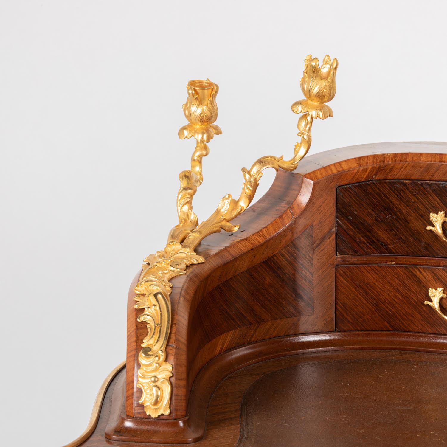 Scrivania da donna del XIX secolo in intarsio e bronzo dorato, stile Luigi XV. in vendita 3