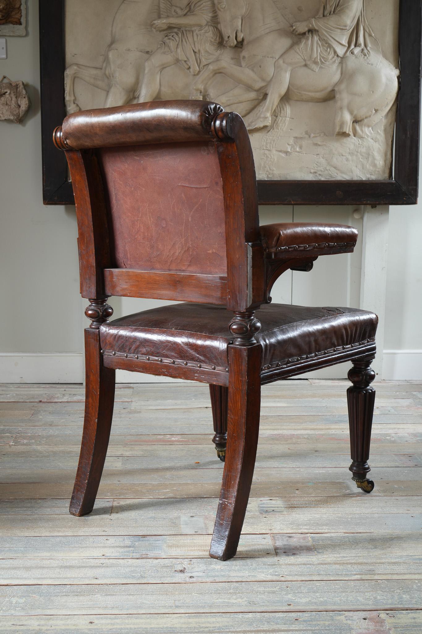 Chaise de bureau en cuir du XIXe siècle en vente 5