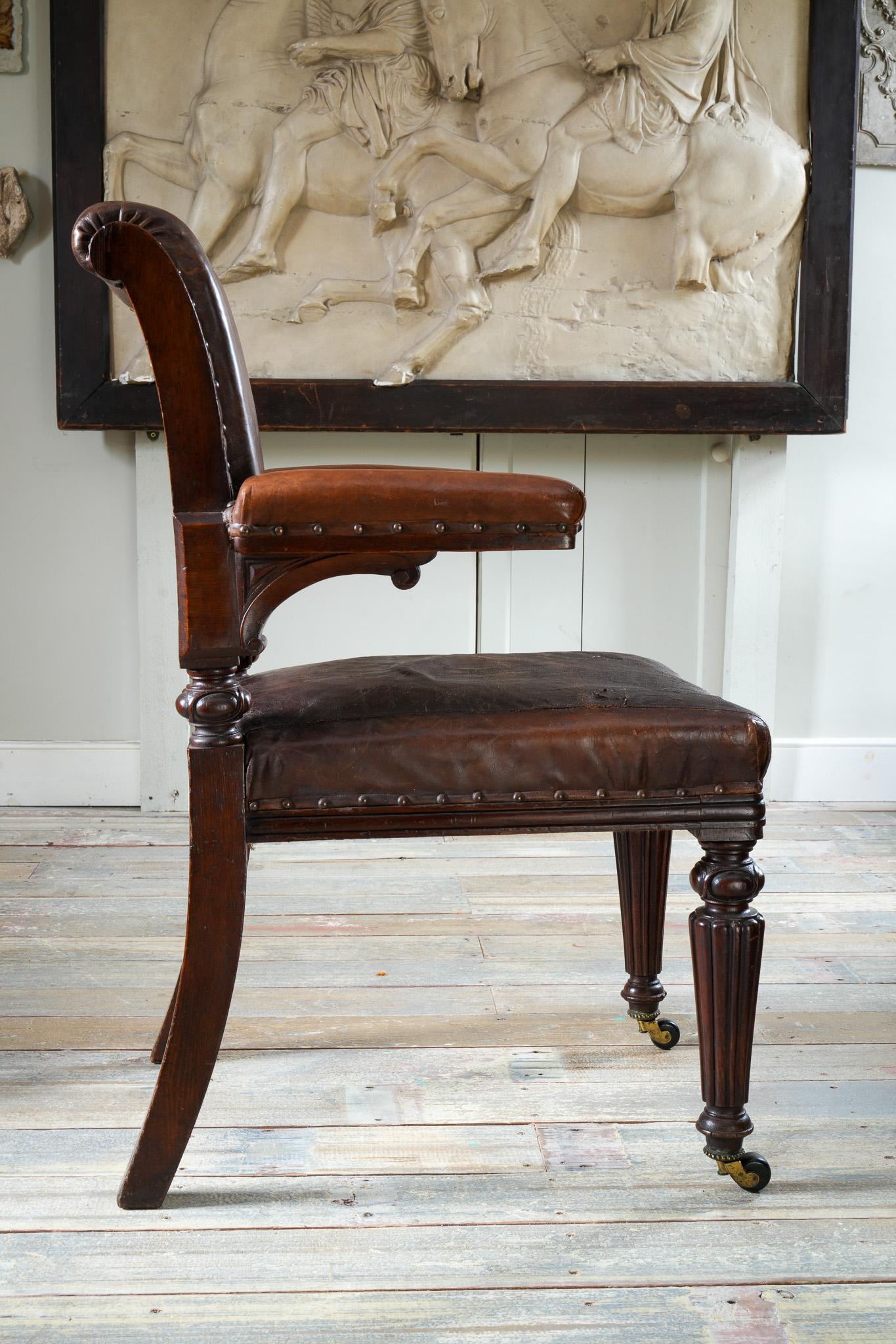 Chaise de bureau en cuir du XIXe siècle en vente 6